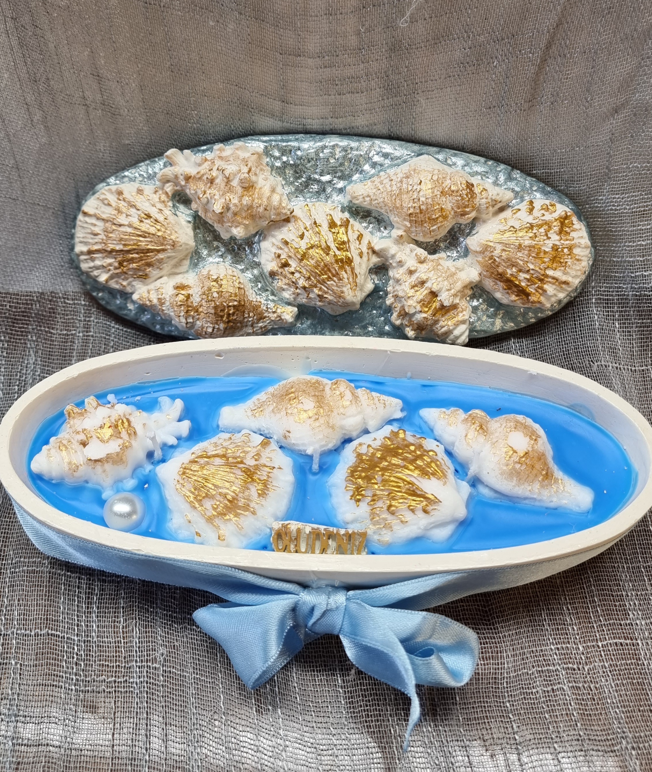 Big-sized oval candle with blue wax (fresh linen scent)