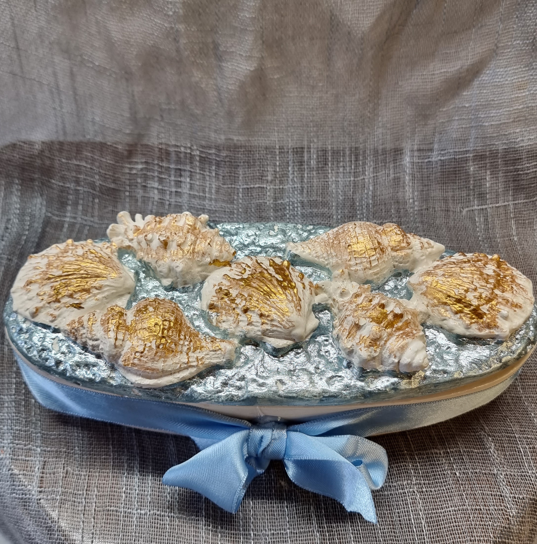 Big-sized oval candle with blue wax (fresh linen scent)