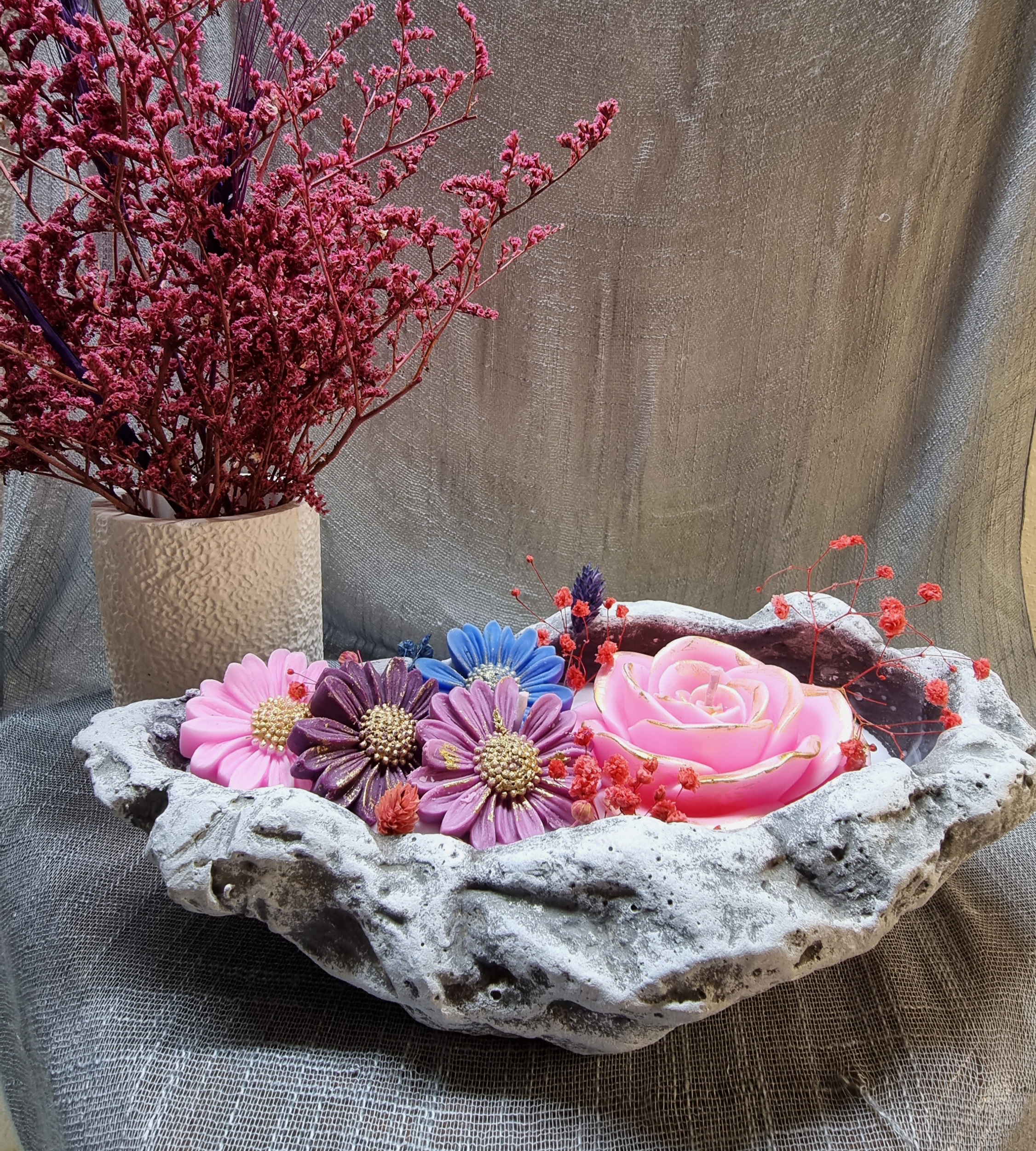 King-size candle with wax flowers (flower scent)