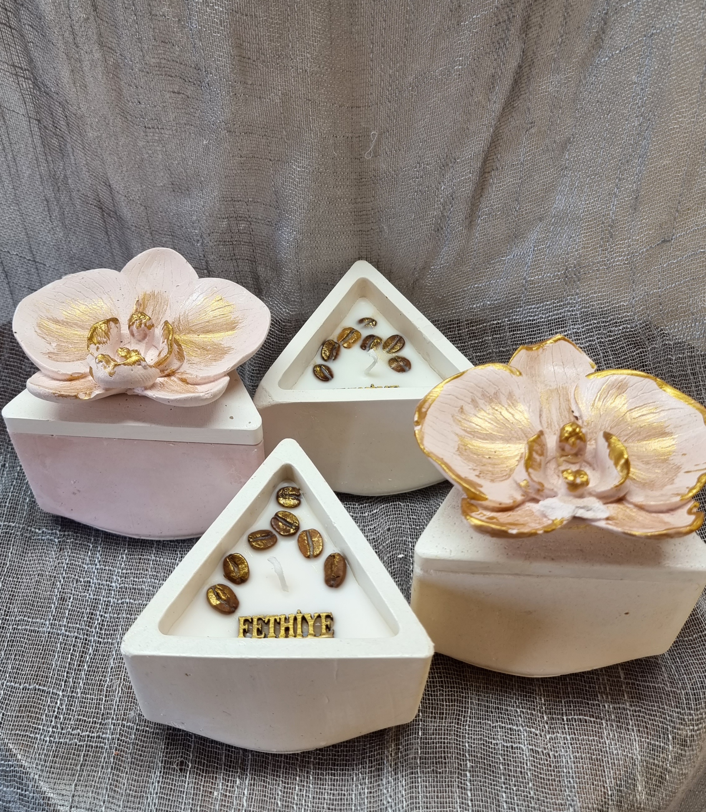 Purple wax in a triangular container (vanilla scent with coffee beans)