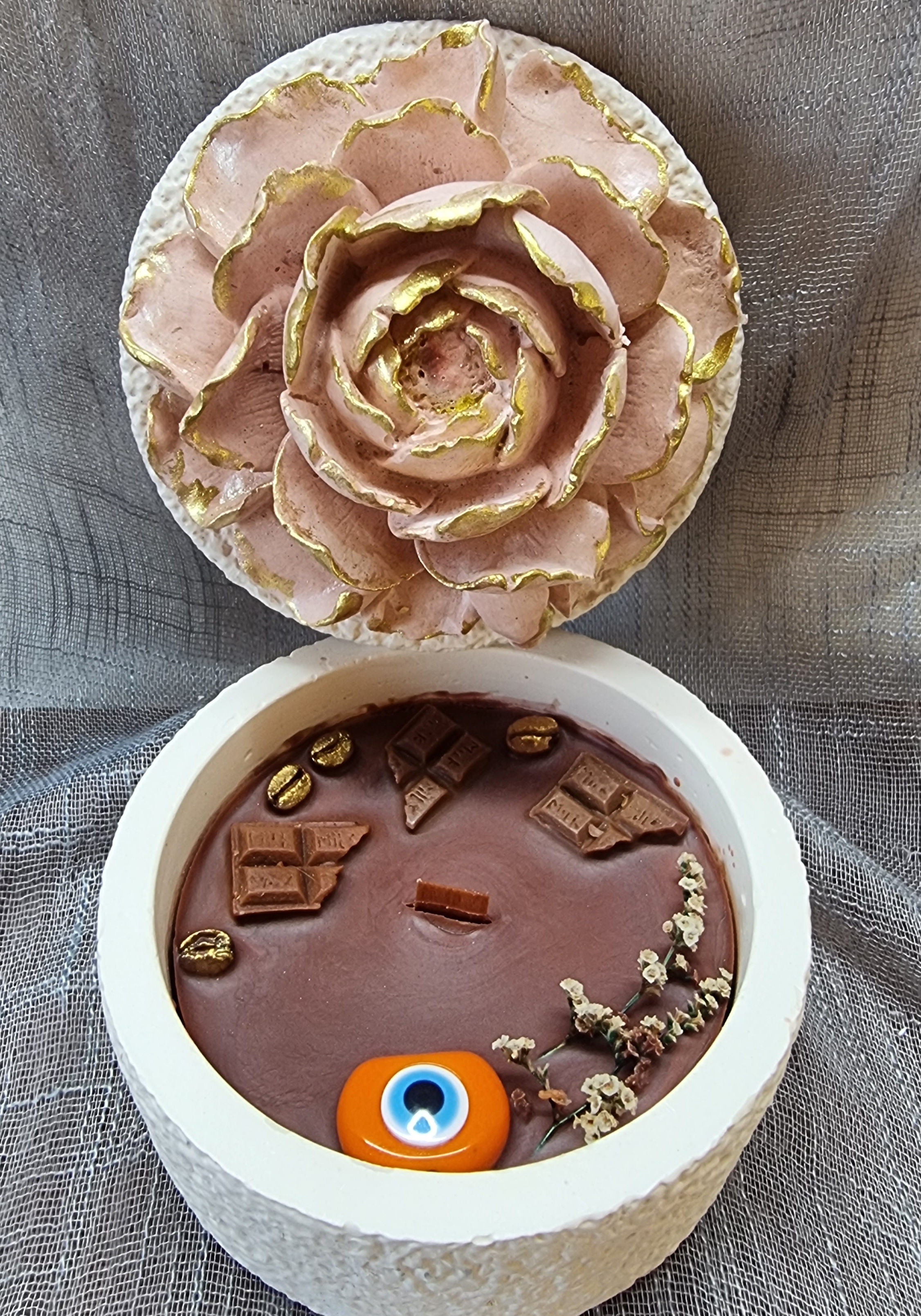 Brown big-size round candle (cocoa scented)