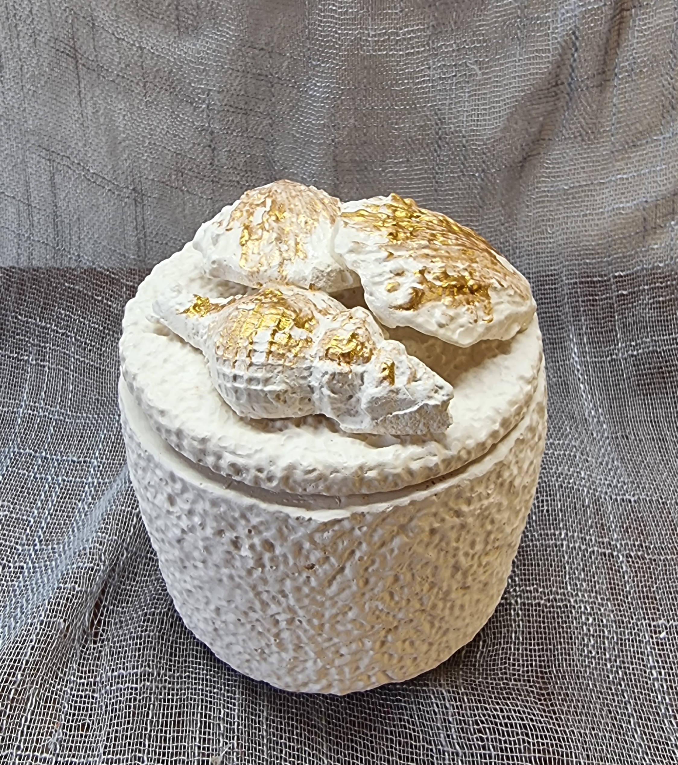 Mora-mora scented round candle (medium-size)