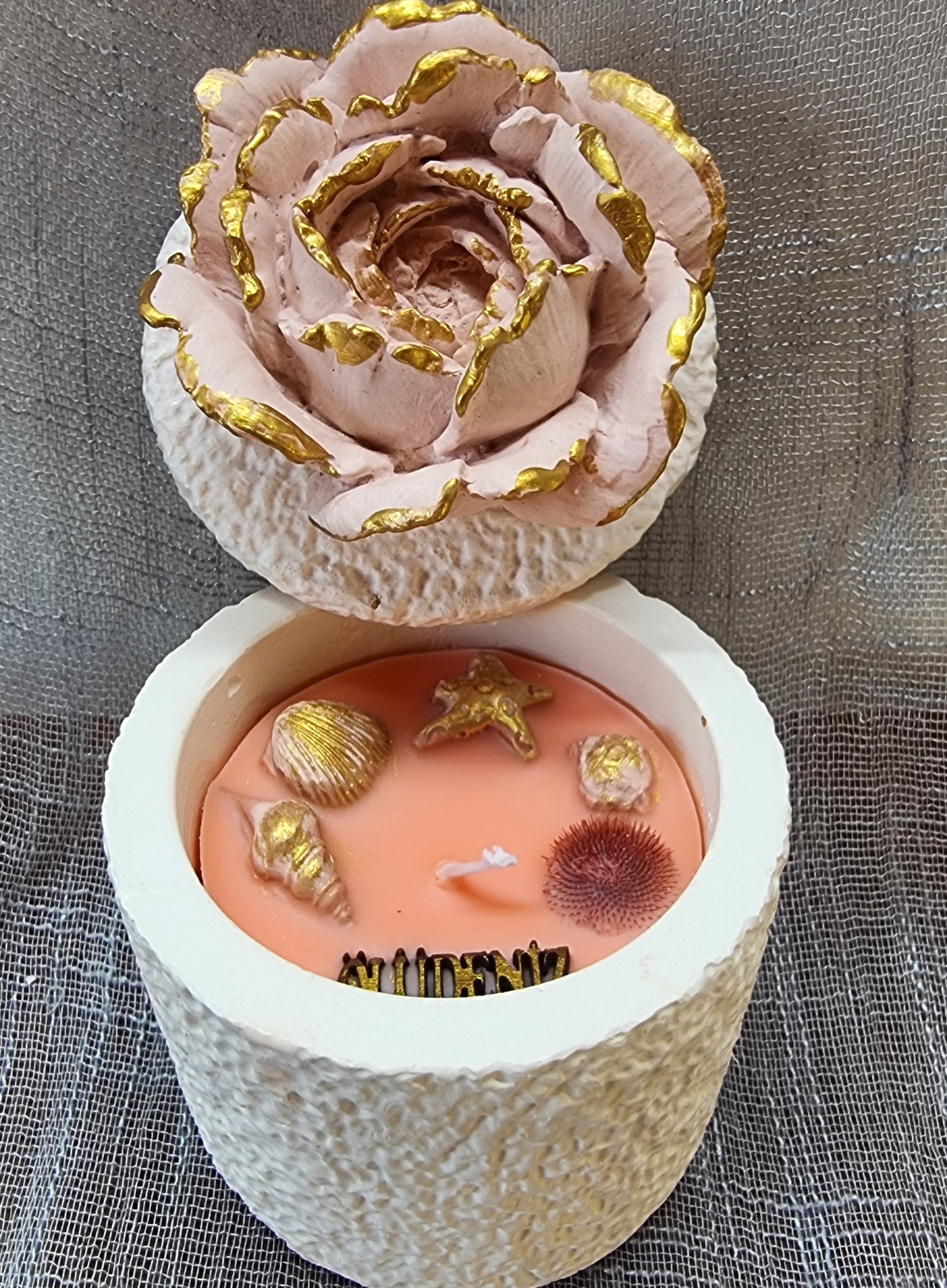 Mango scented round candle (medium-size)