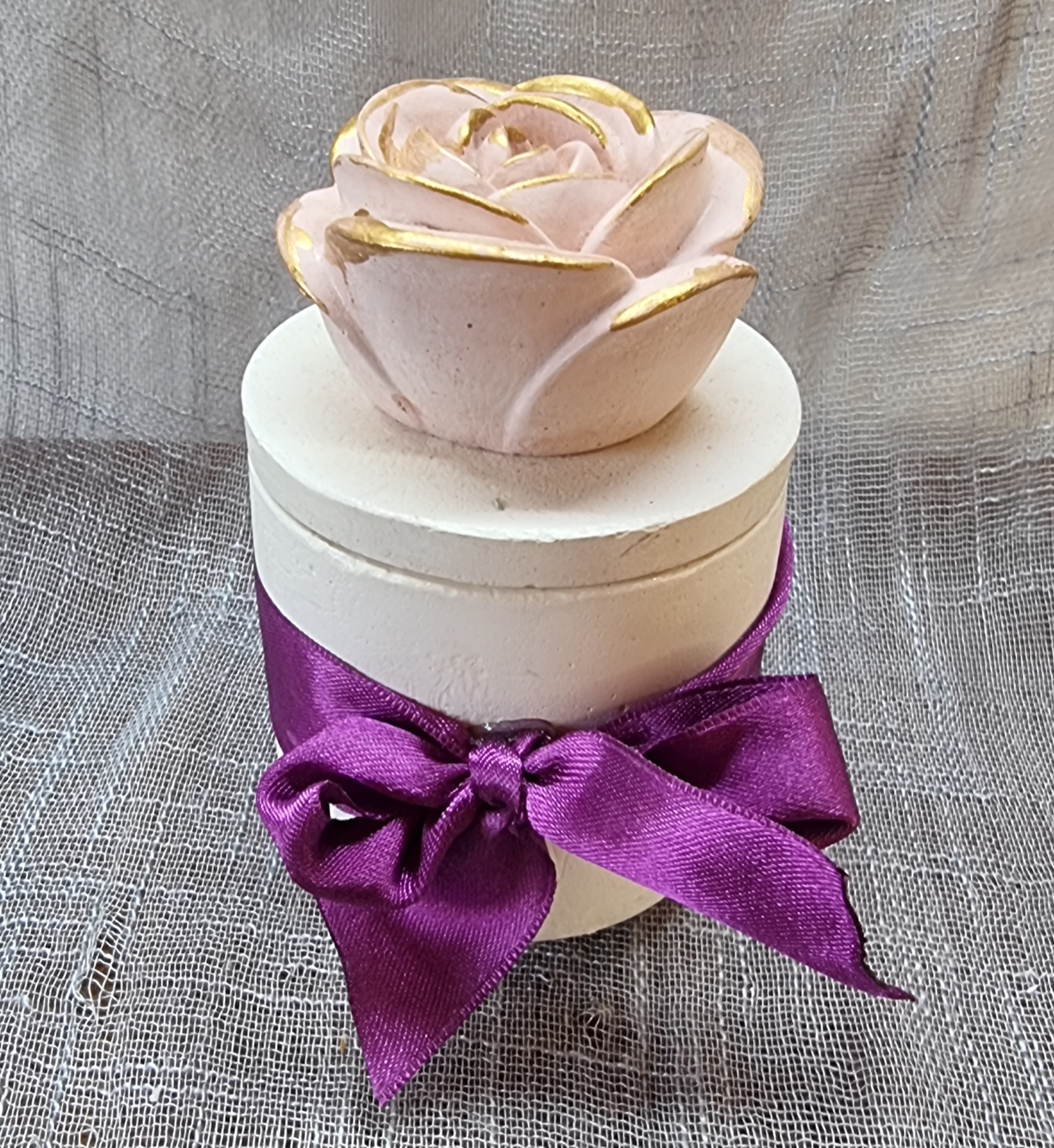 Purple chamomile in a round container (small-size)