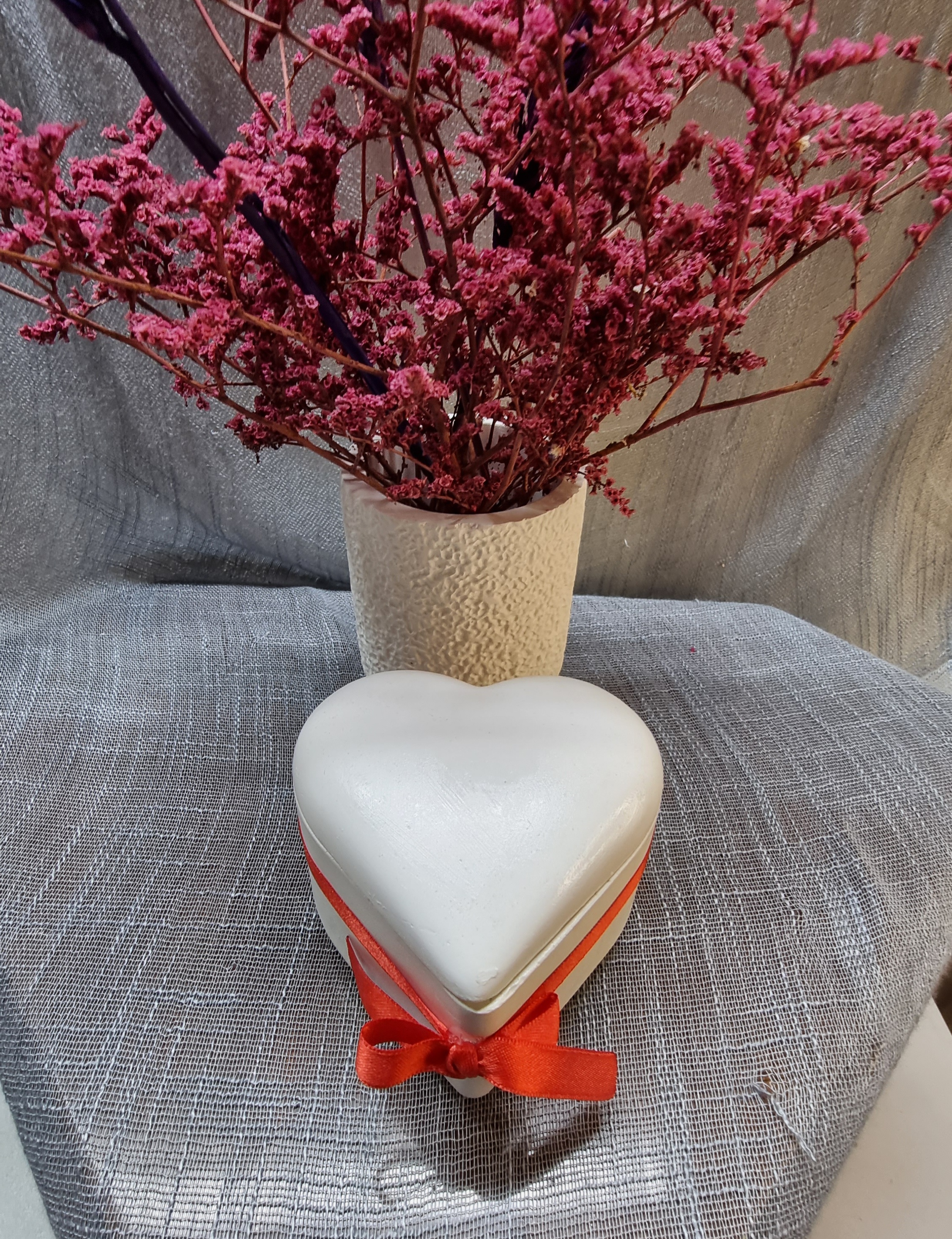 Scented heart-shaped candle with pink chamomile (scented)