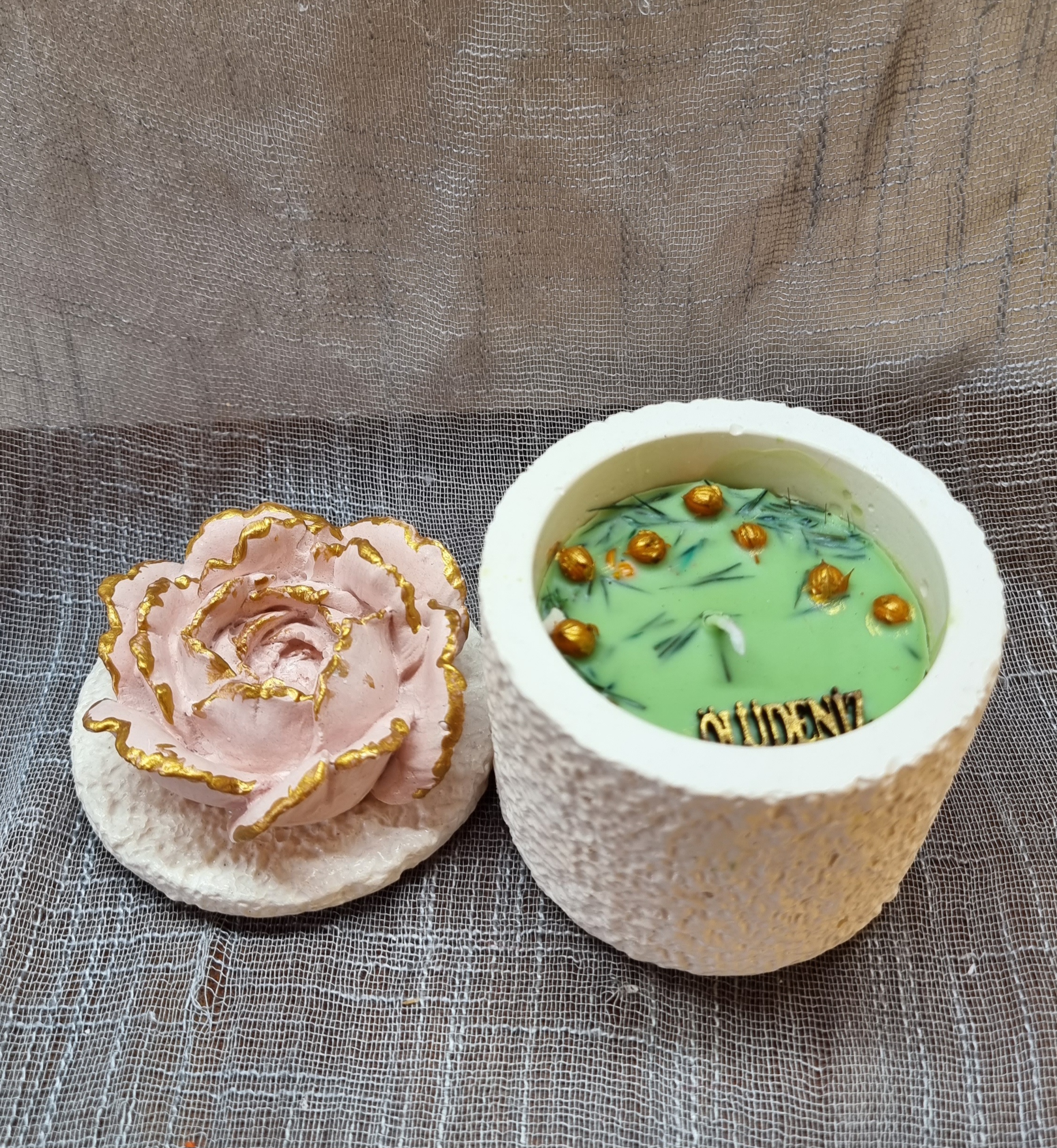 Pine scented round candle (medium-size)