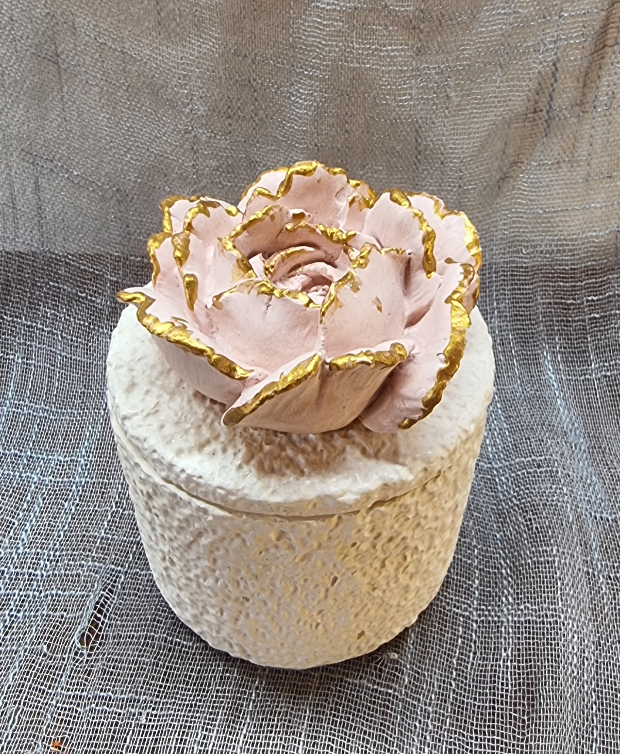 Pine scented round candle (medium-size)