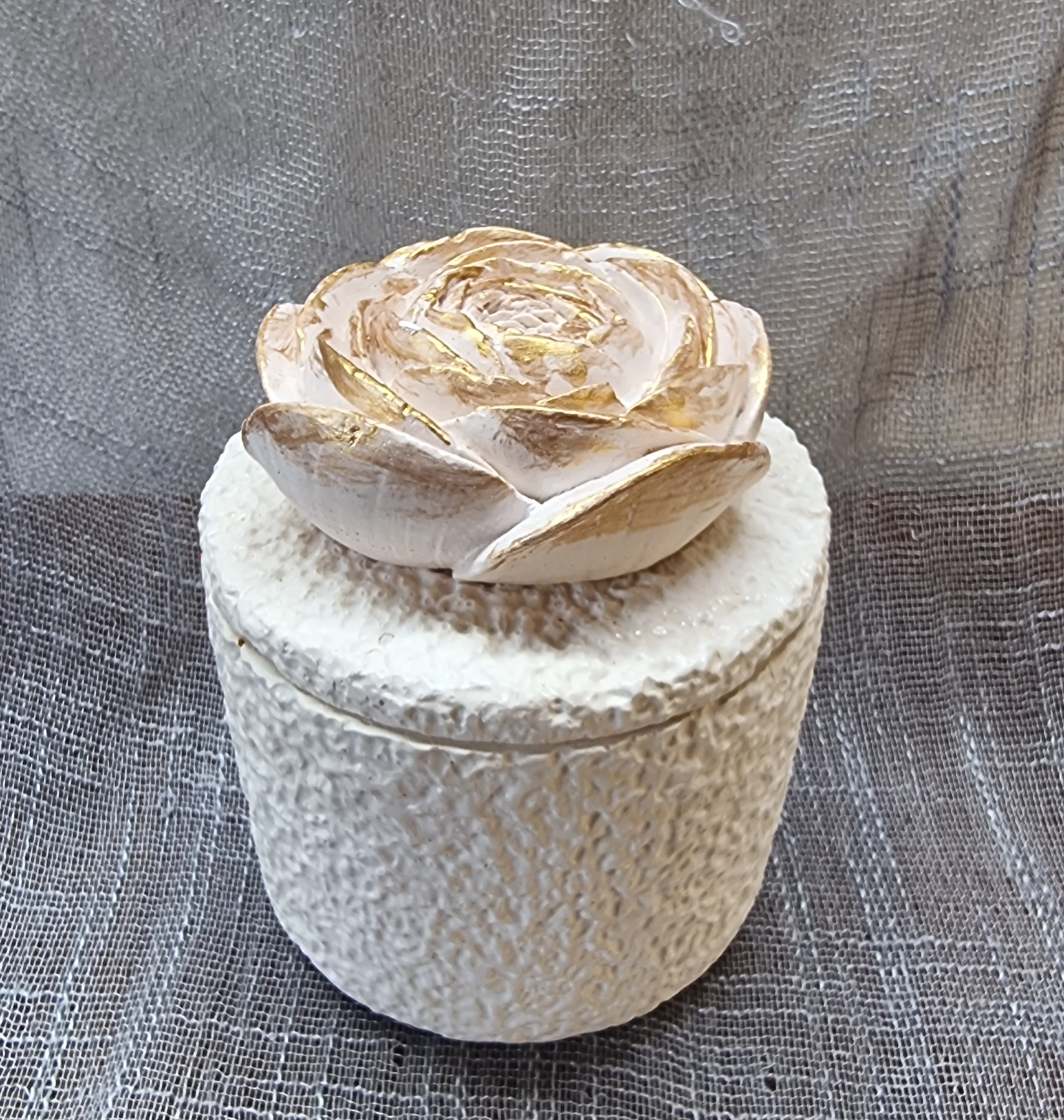 Jasmine scented round candle (medium-size)