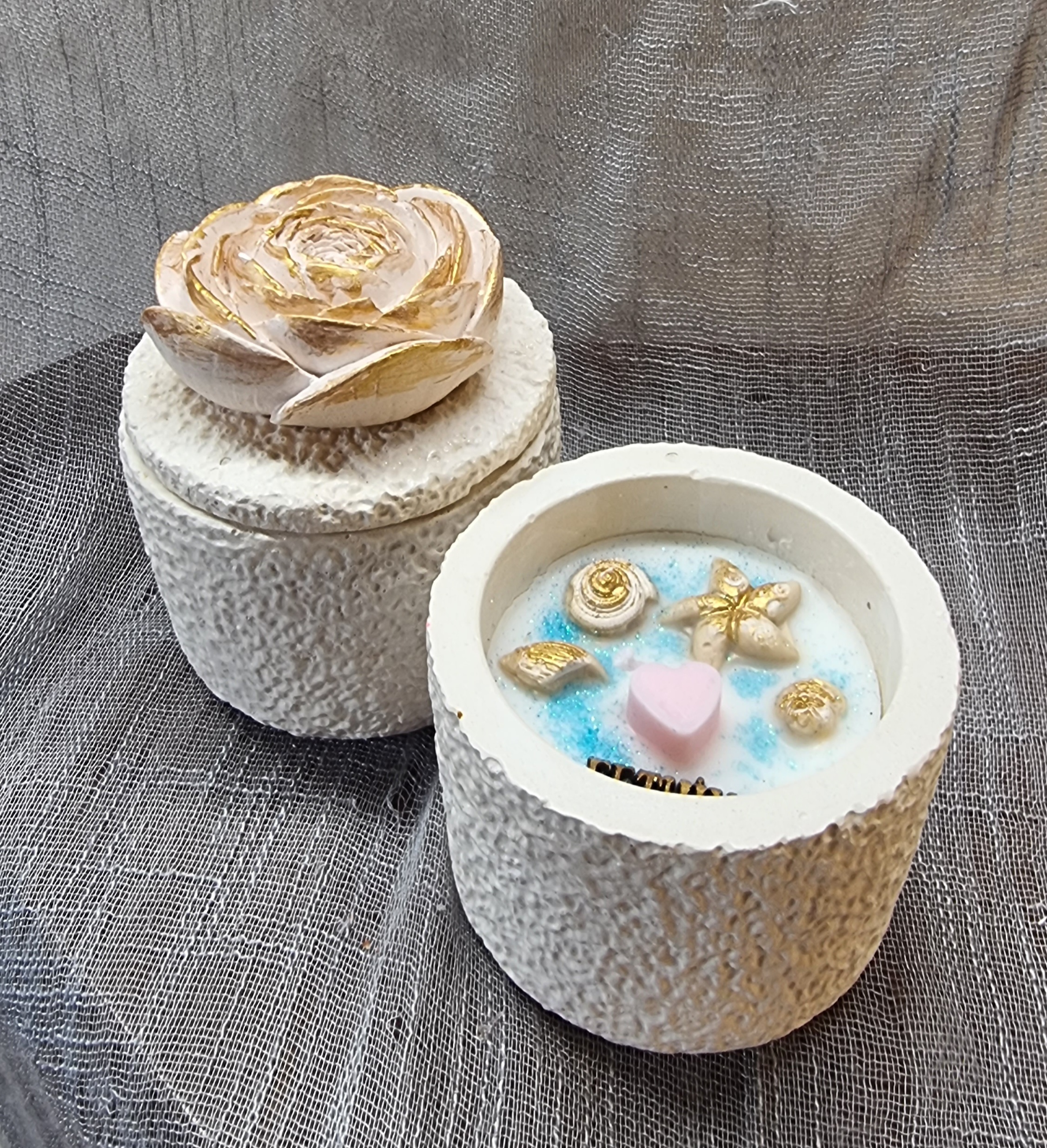 Jasmine scented round candle (medium-size)