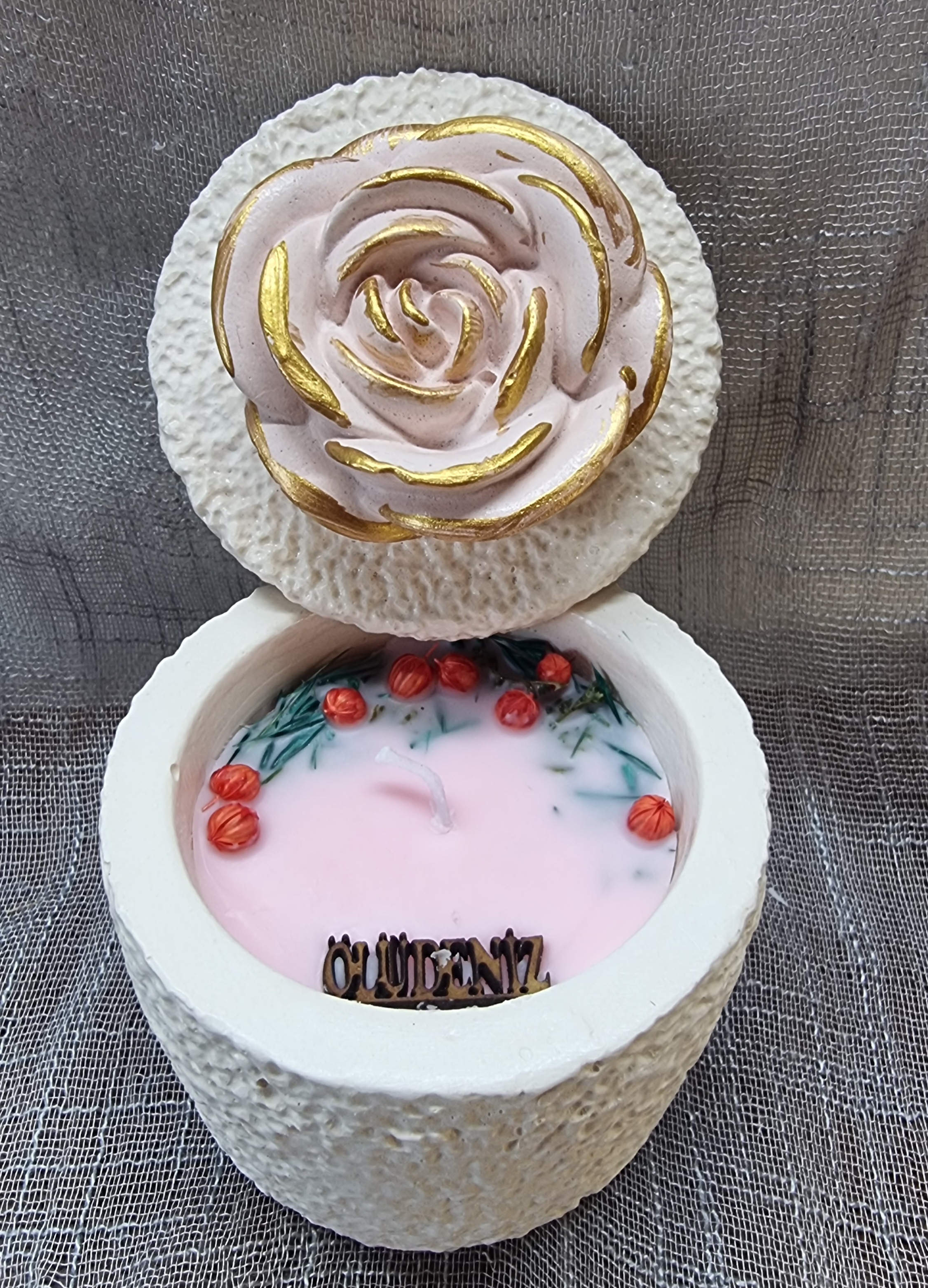 Pomegranate scented round candle (medium-size)