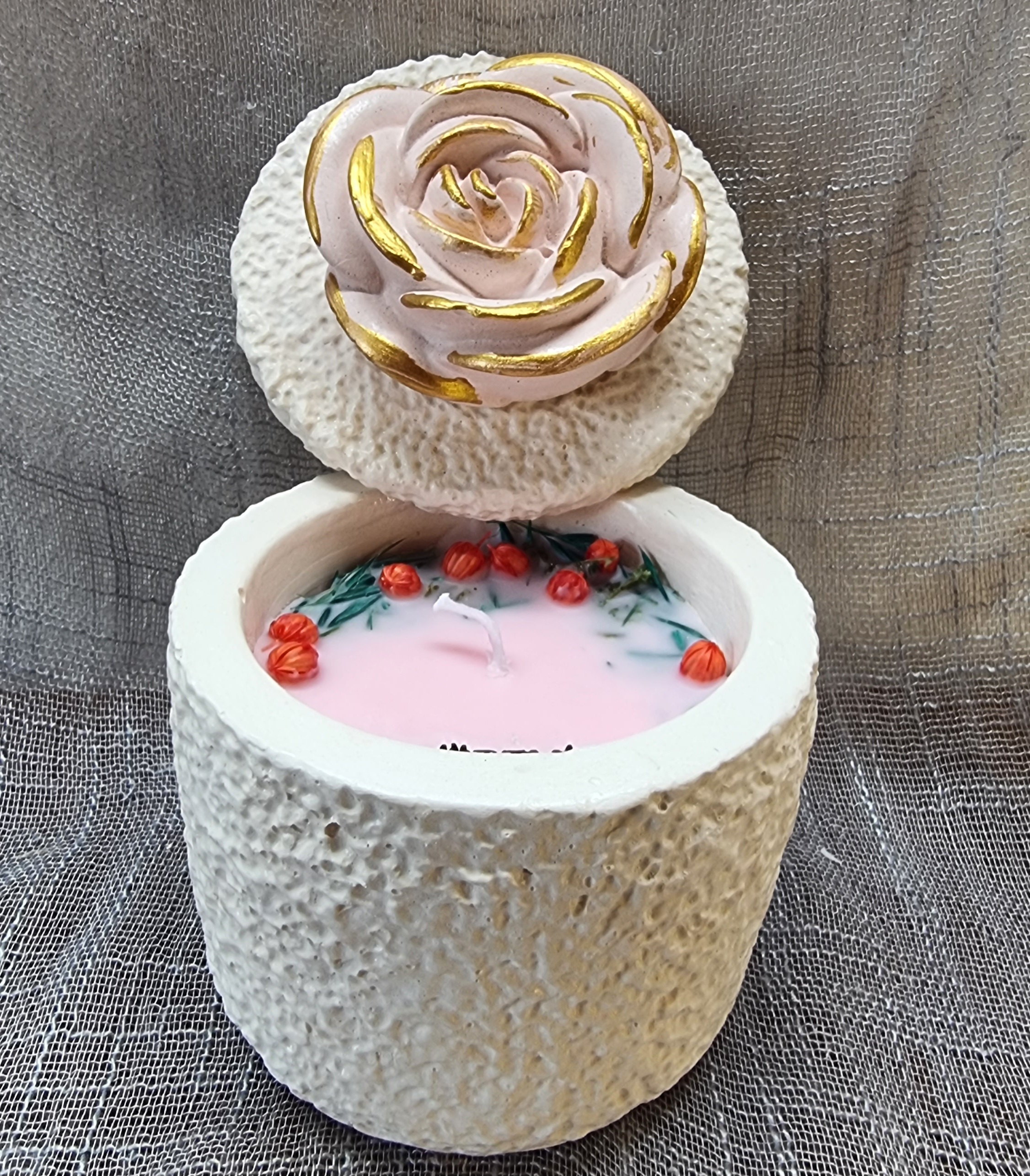 Pomegranate scented round candle (medium-size)