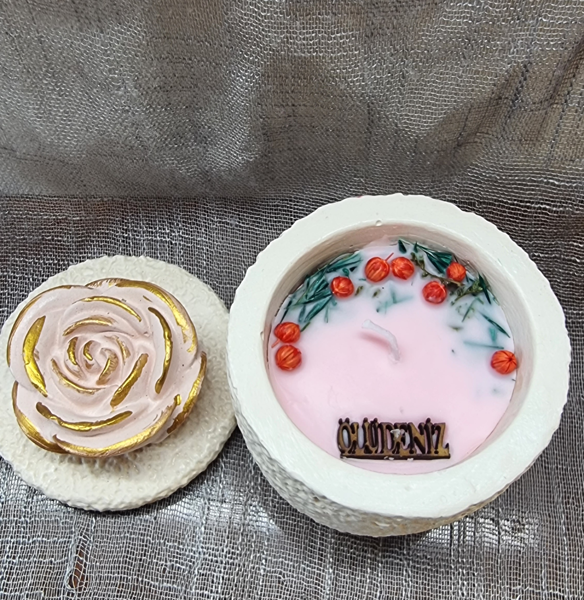 Pomegranate scented round candle (medium-size)