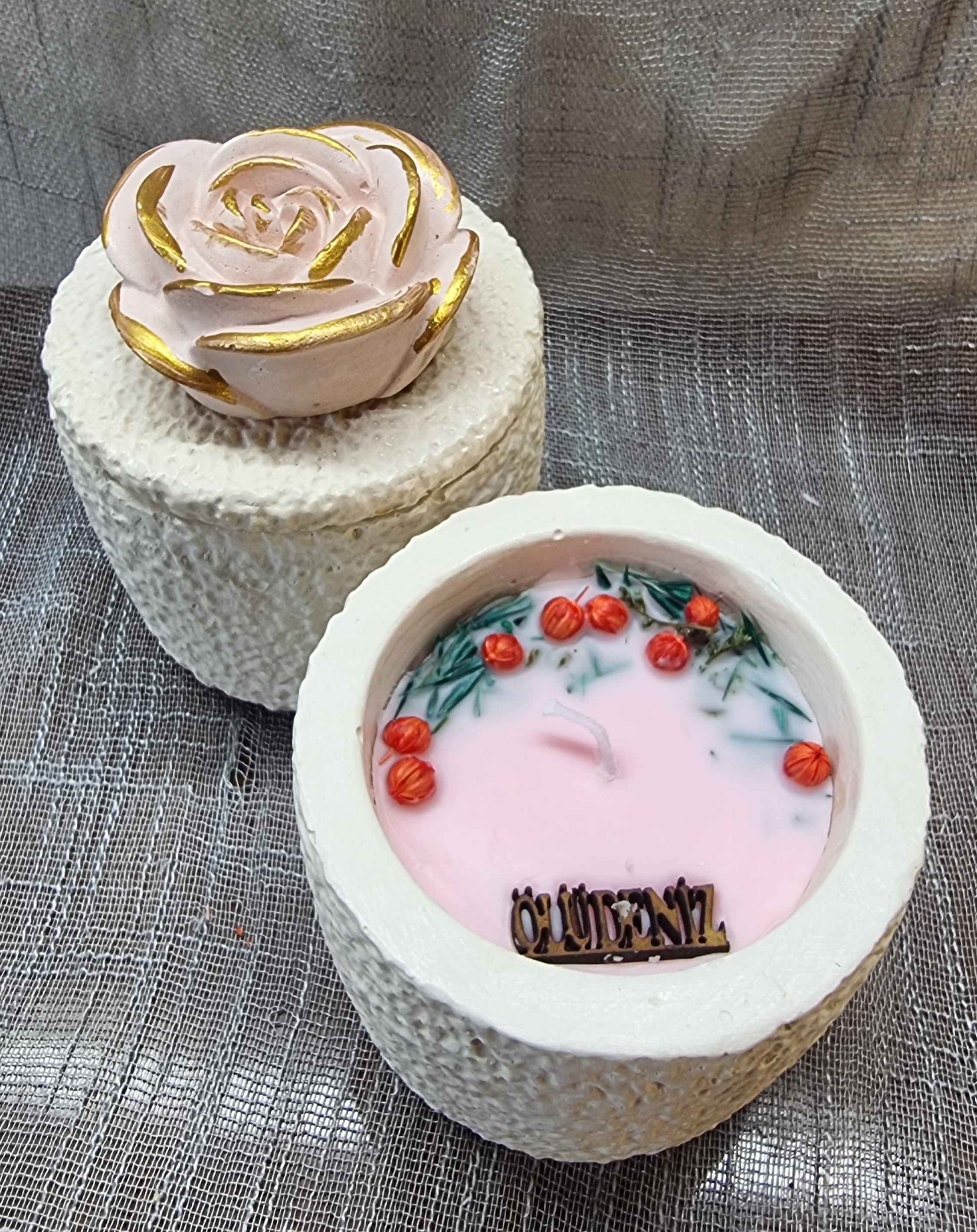 Pomegranate scented round candle (medium-size)