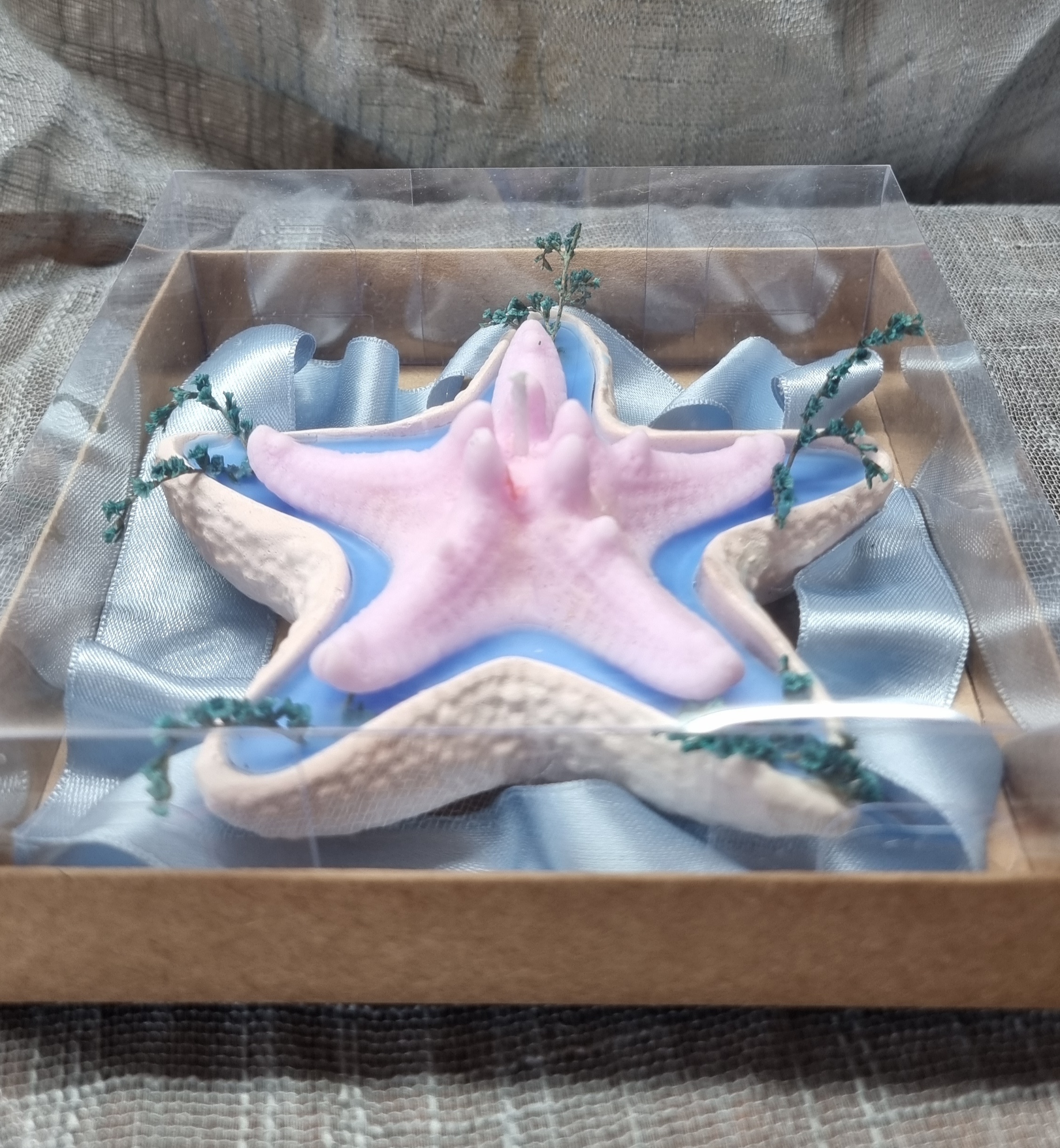 Pink starfish candle in a gift box (strawberry scented)