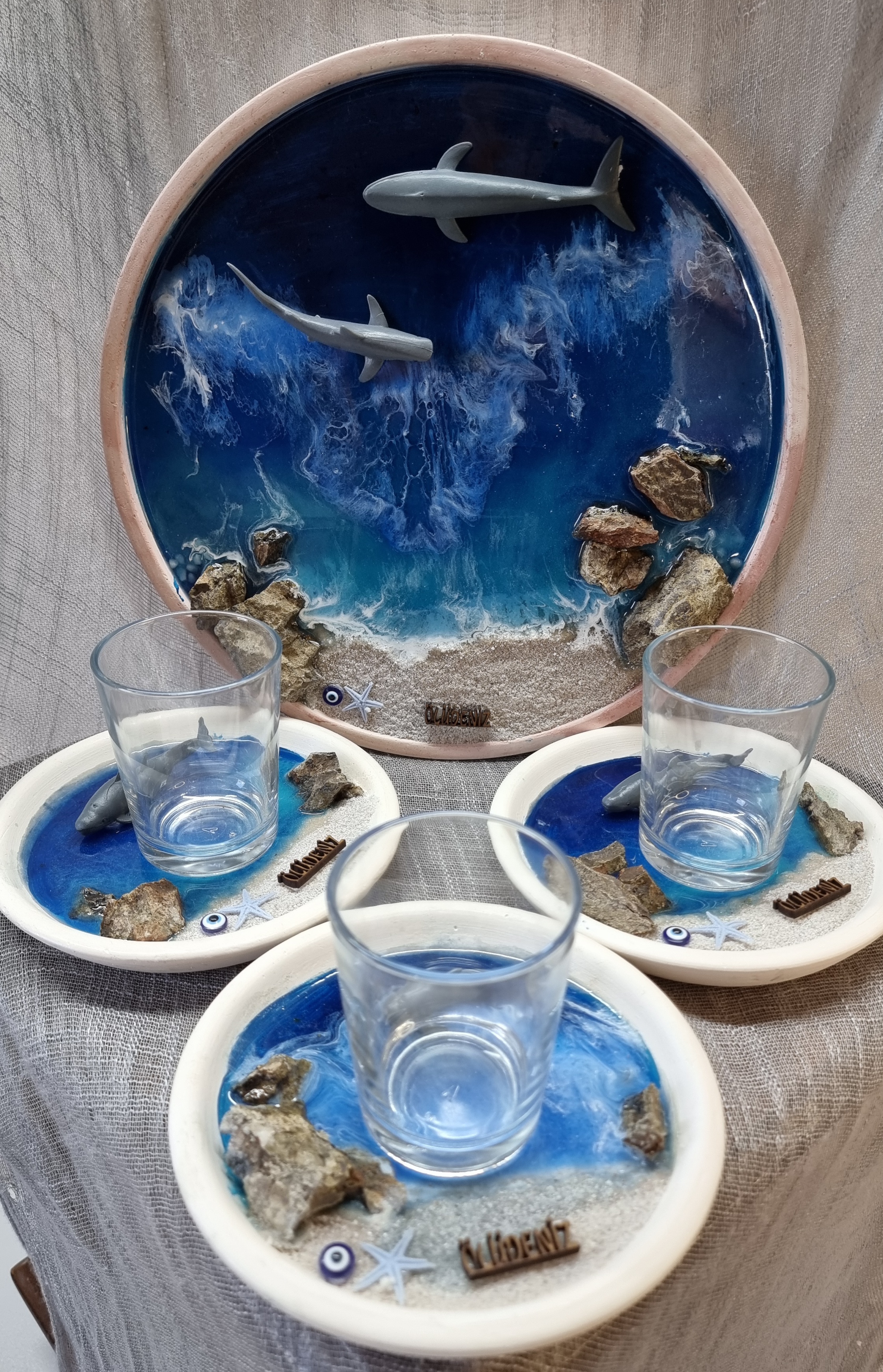Small-size plate/tray with epoxy resin image