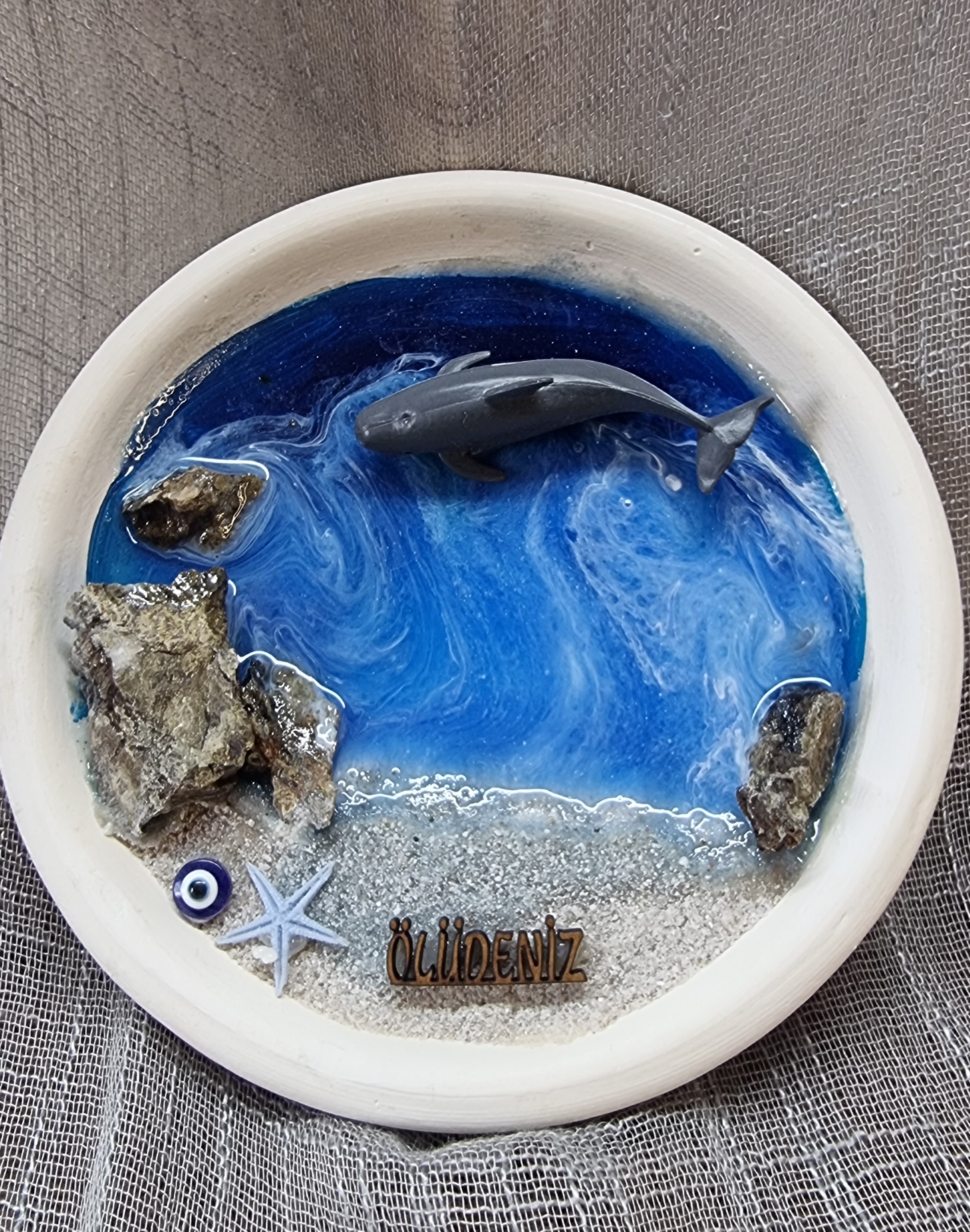 Small-size plate/tray with epoxy resin image