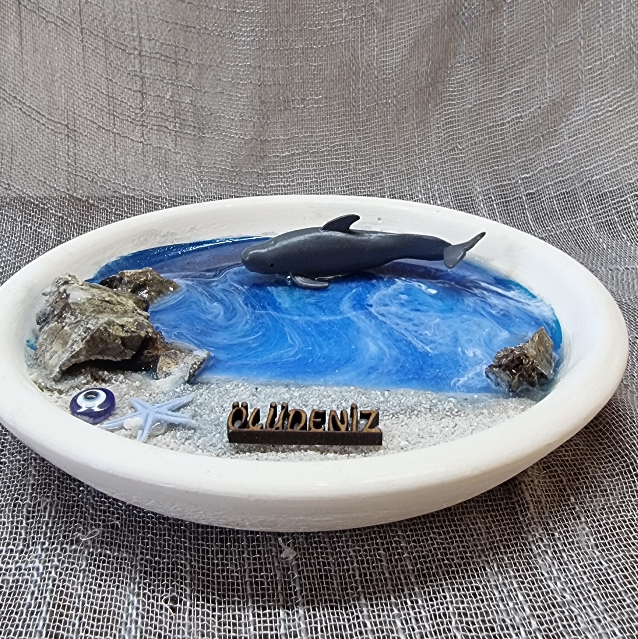 Small-size plate/tray with epoxy resin image