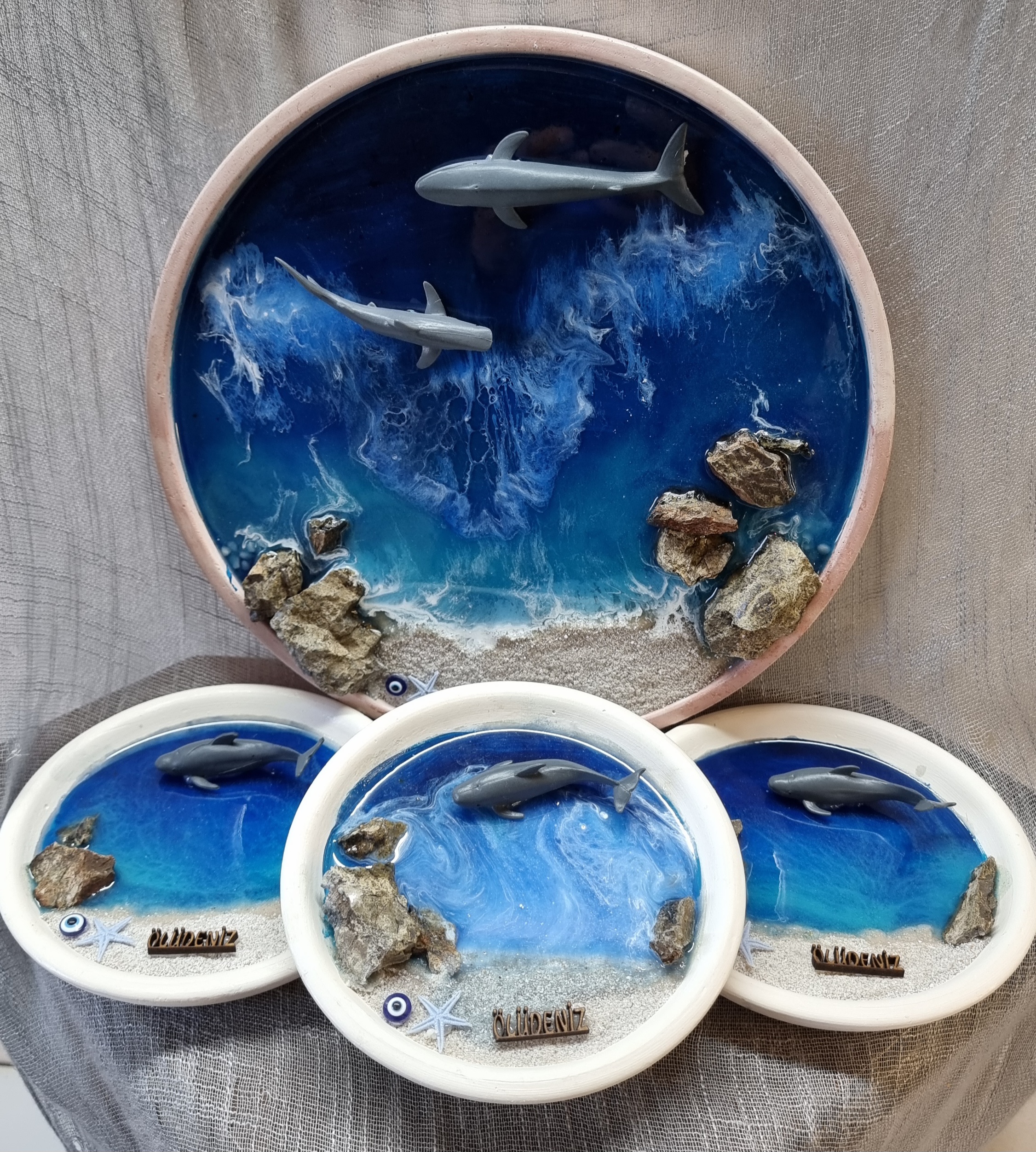 Big-size plate/tray with epoxy resin image