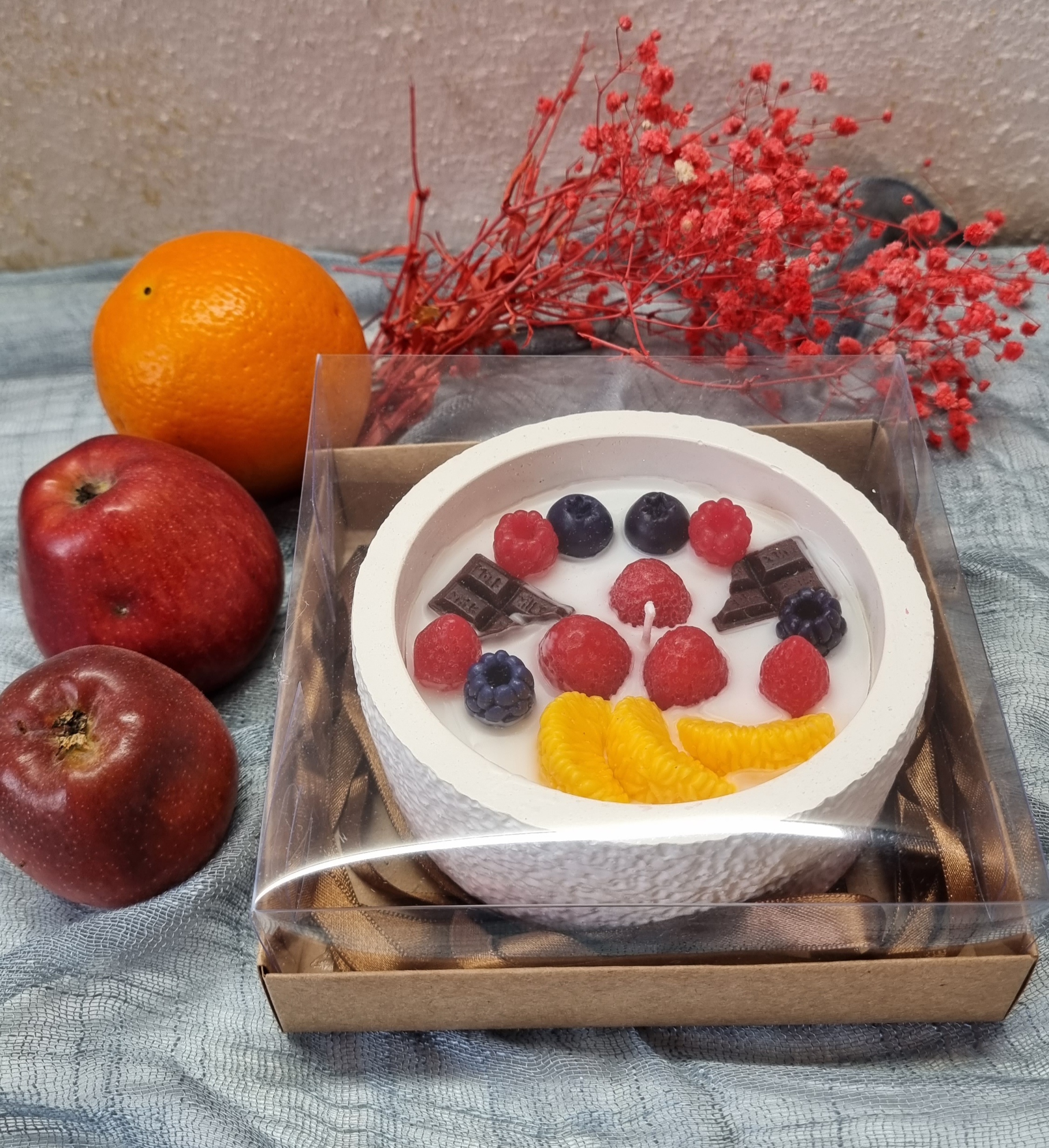 Fruit pie (fruit scented, big-size round candle) in a gift box