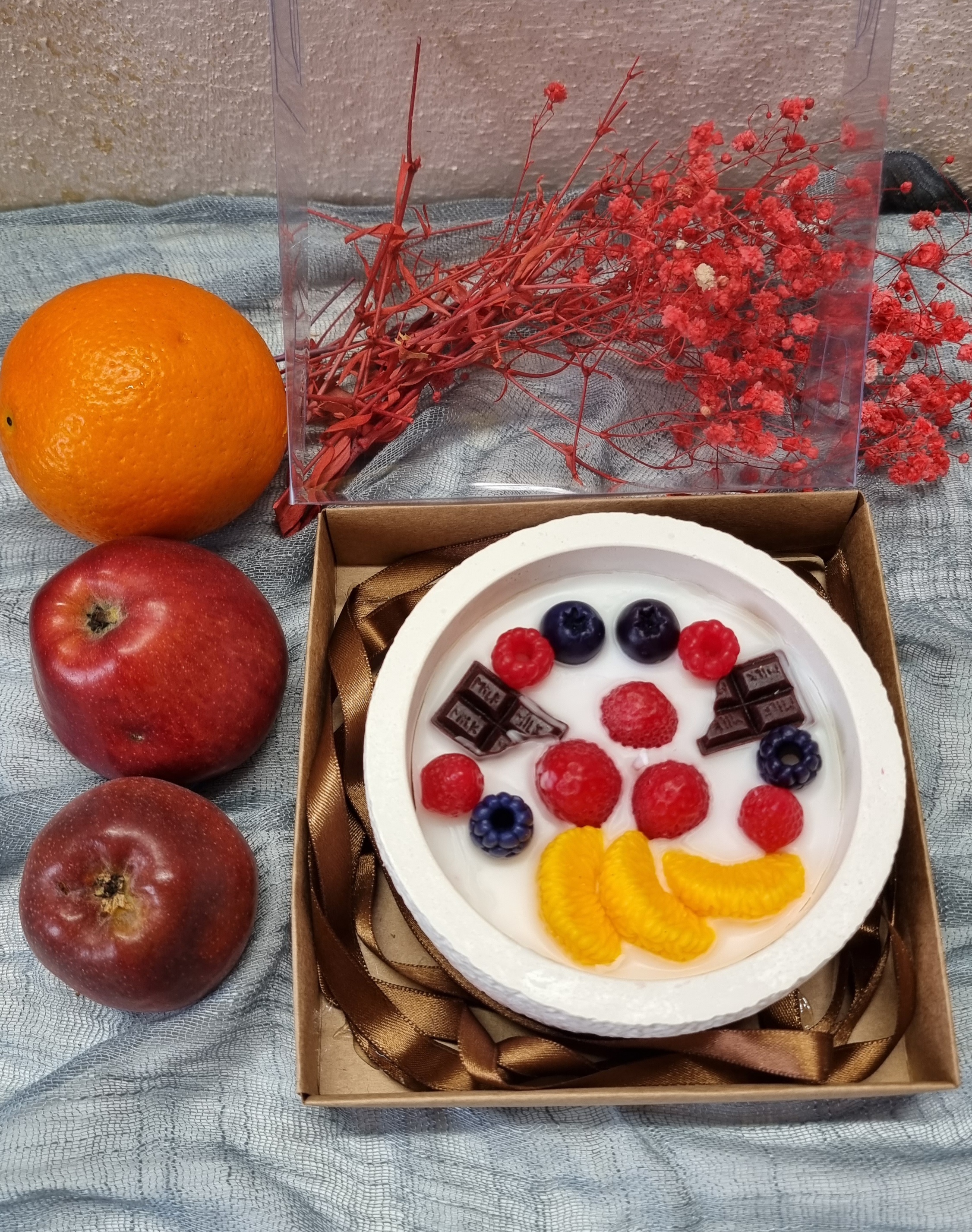 Fruit pie (fruit scented, big-size round candle) in a gift box