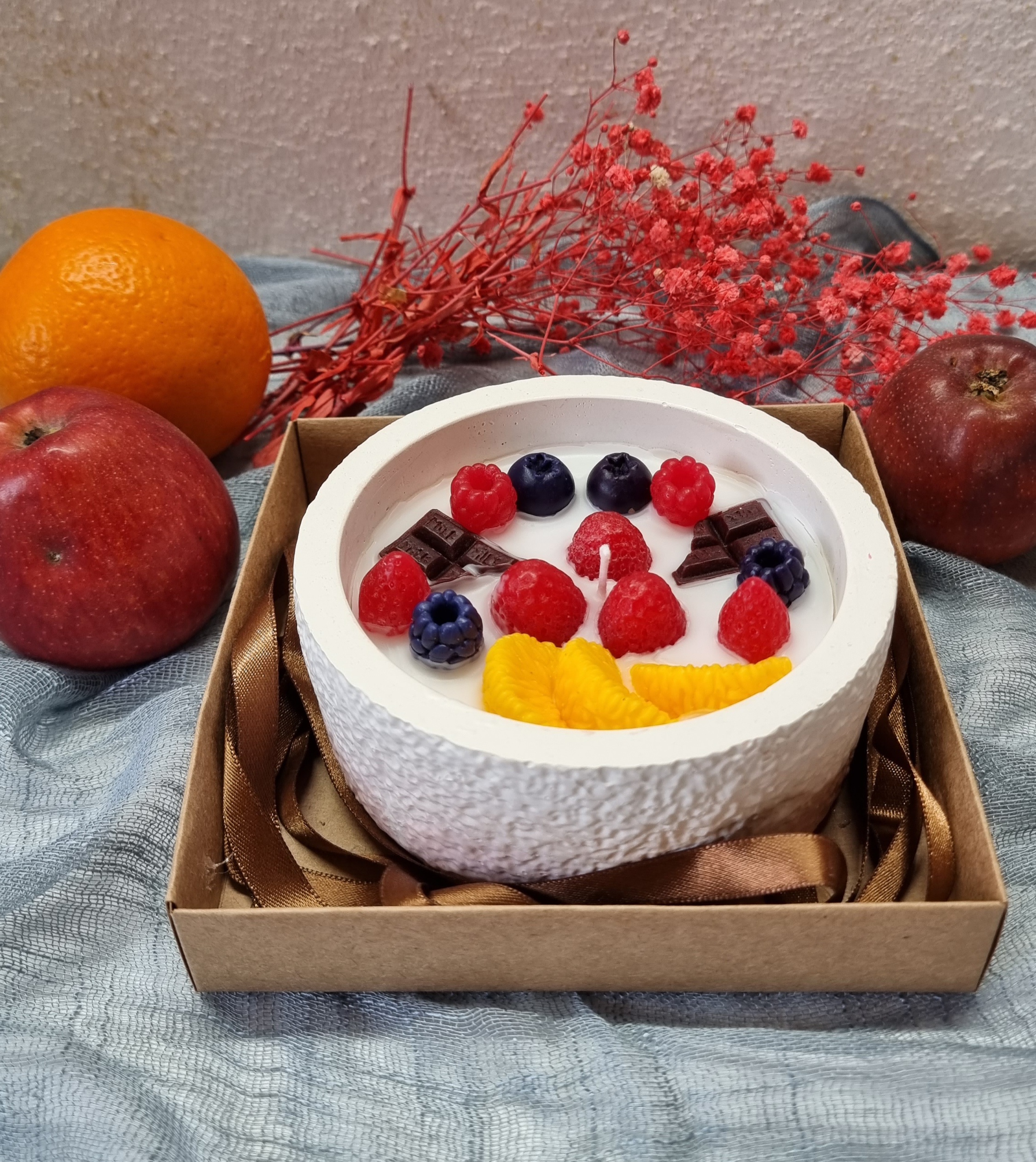 Fruit pie (fruit scented, big-size round candle) in a gift box