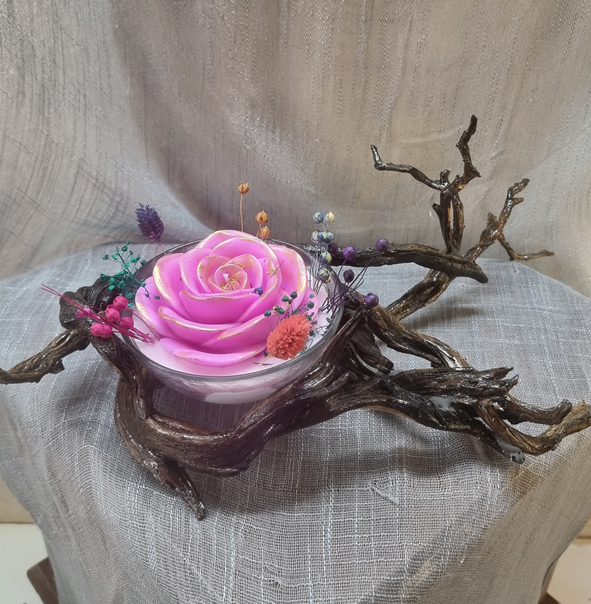 Set of 4 scented wax roses (each in a glass bowl) and a wooden base 