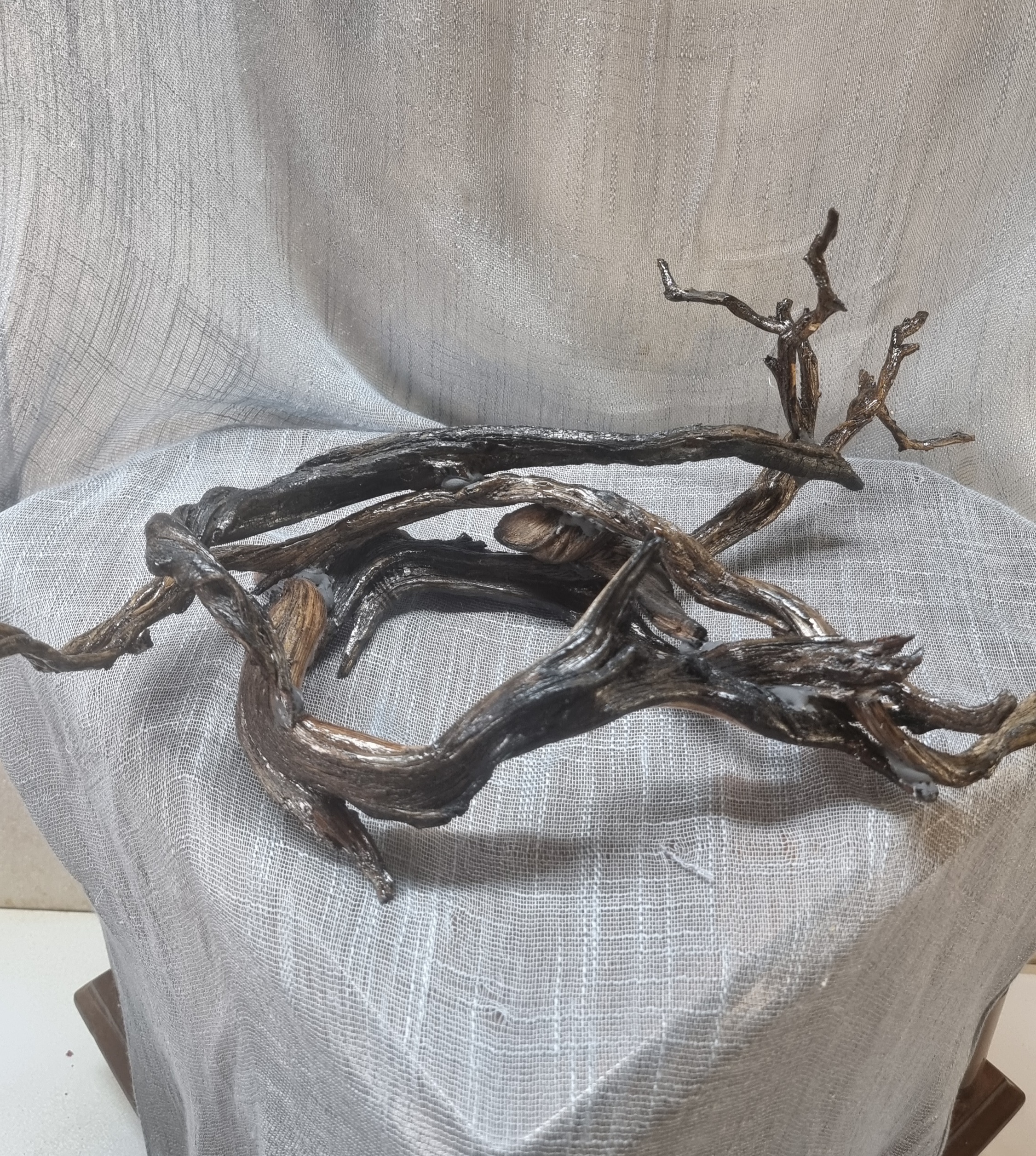 Set of 4 scented wax roses (each in a glass bowl) and a wooden base 