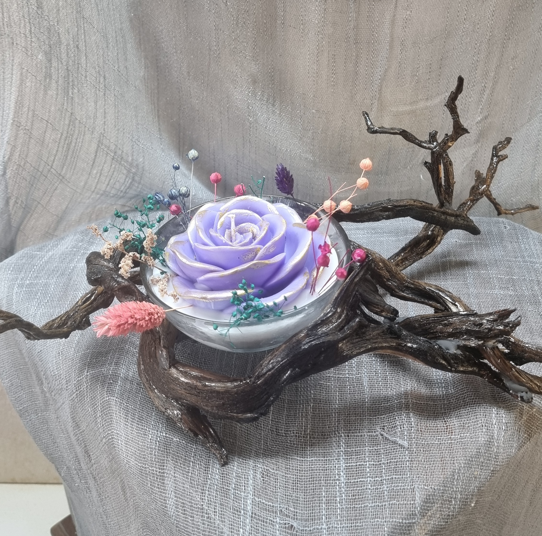 Set of 4 scented wax roses (each in a glass bowl) and a wooden base 