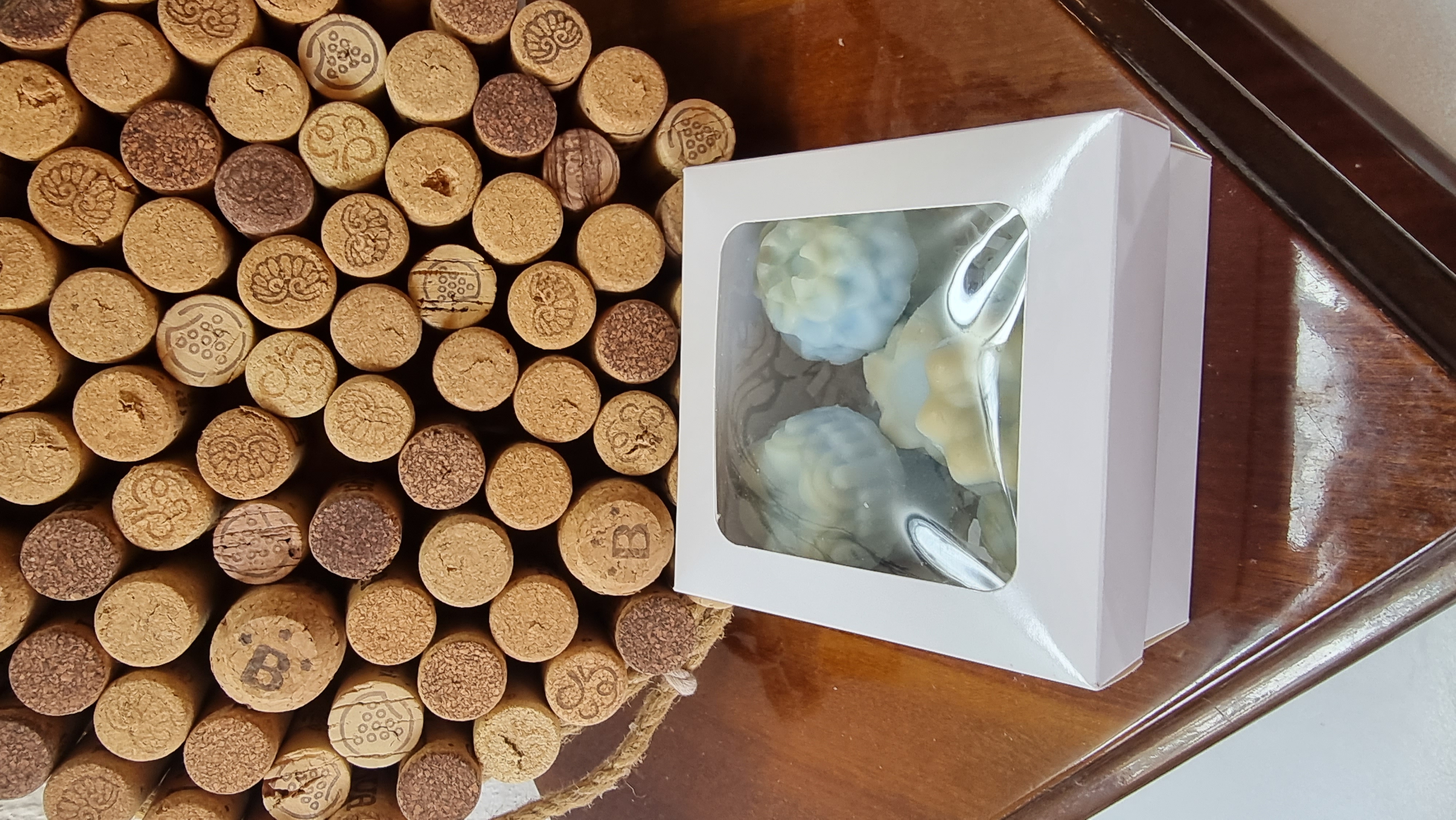 Wax melts with sandalwood scent