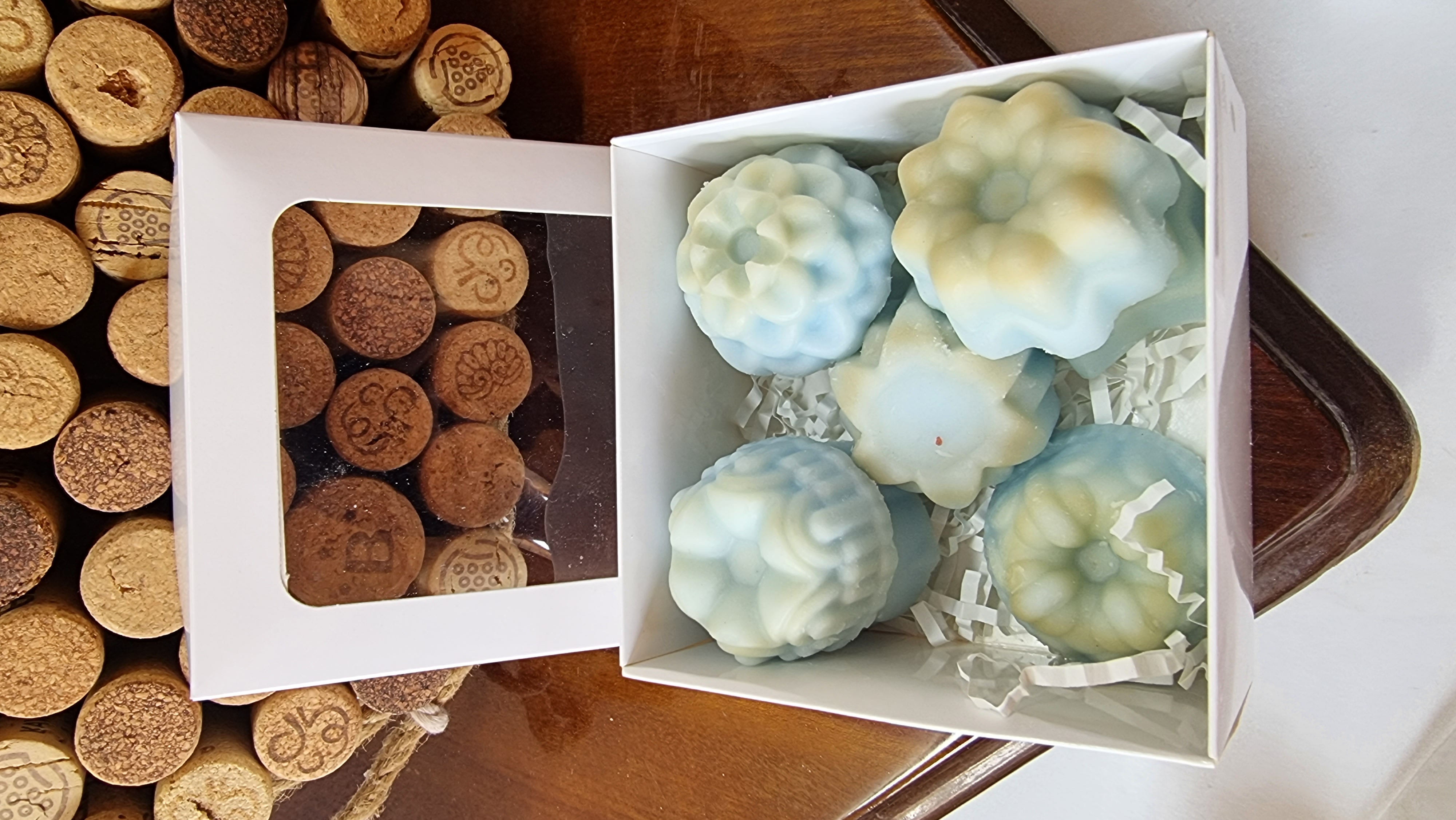 Wax melts with sandalwood scent