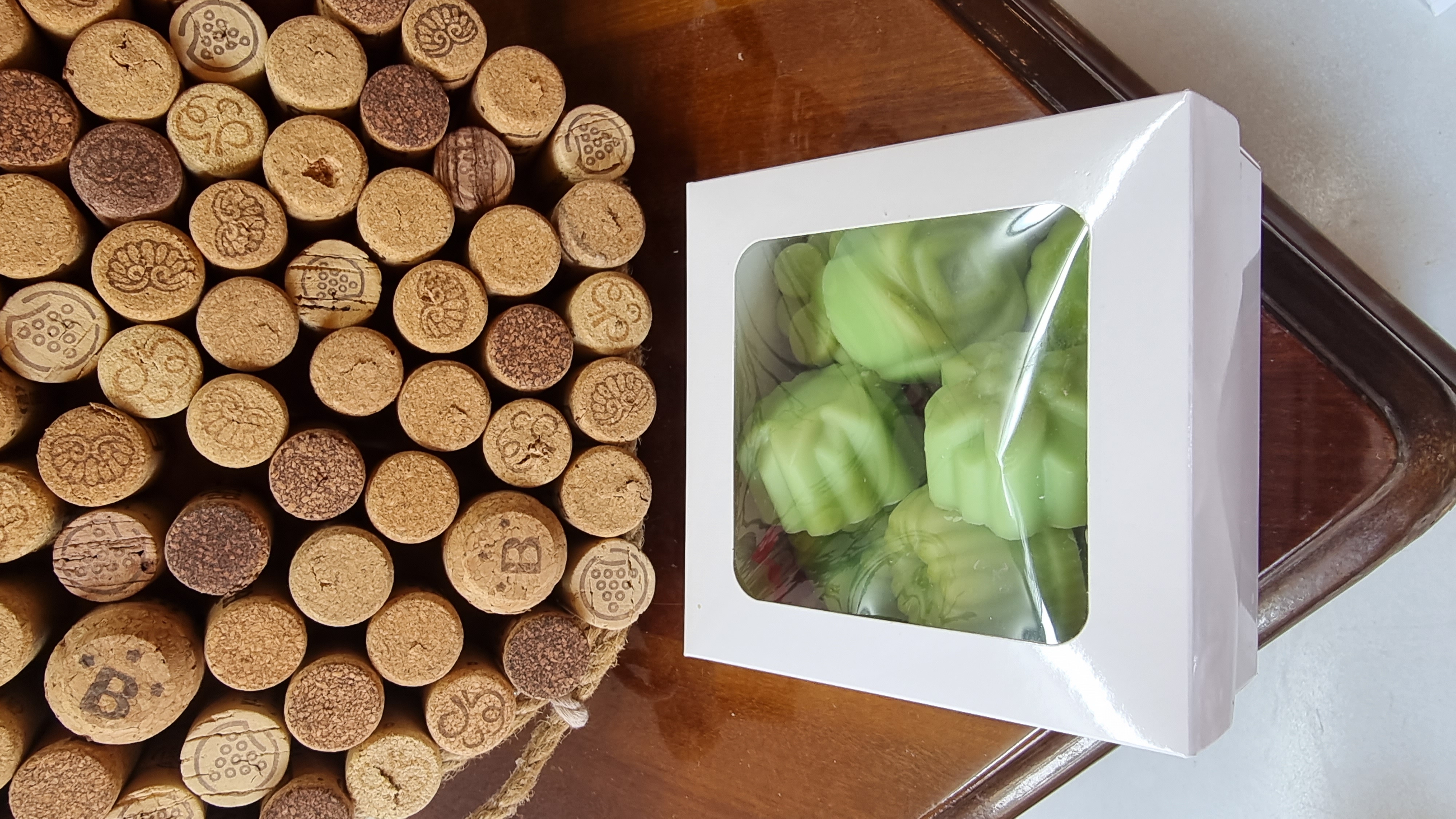 Wax melts with pine scent