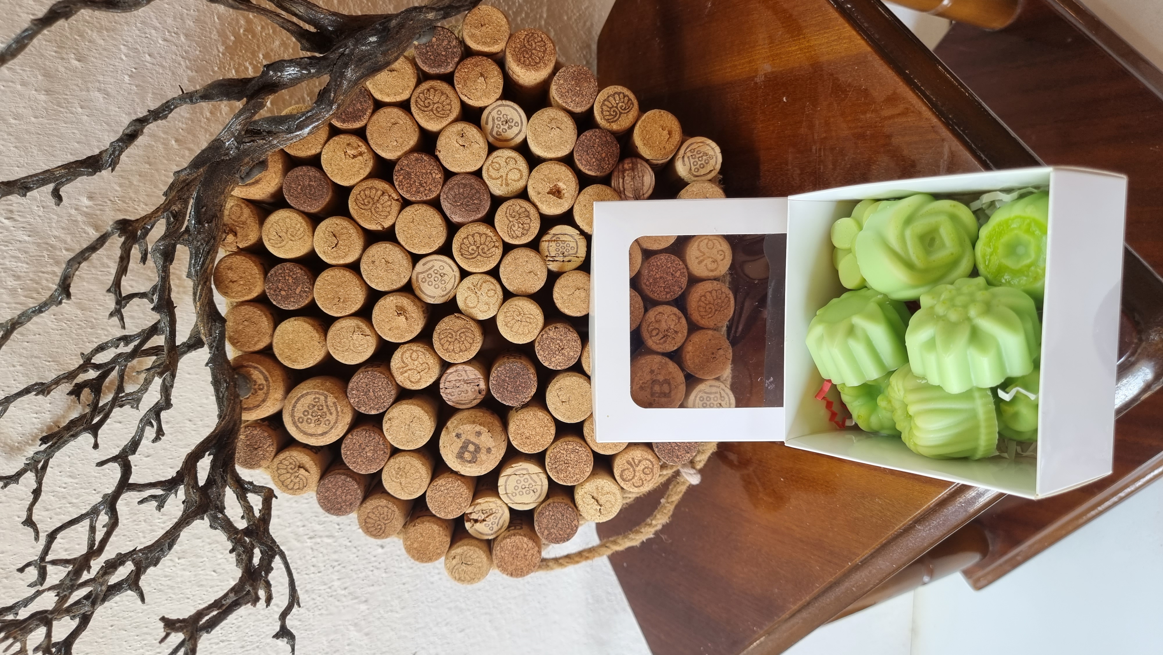 Wax melts with pine scent