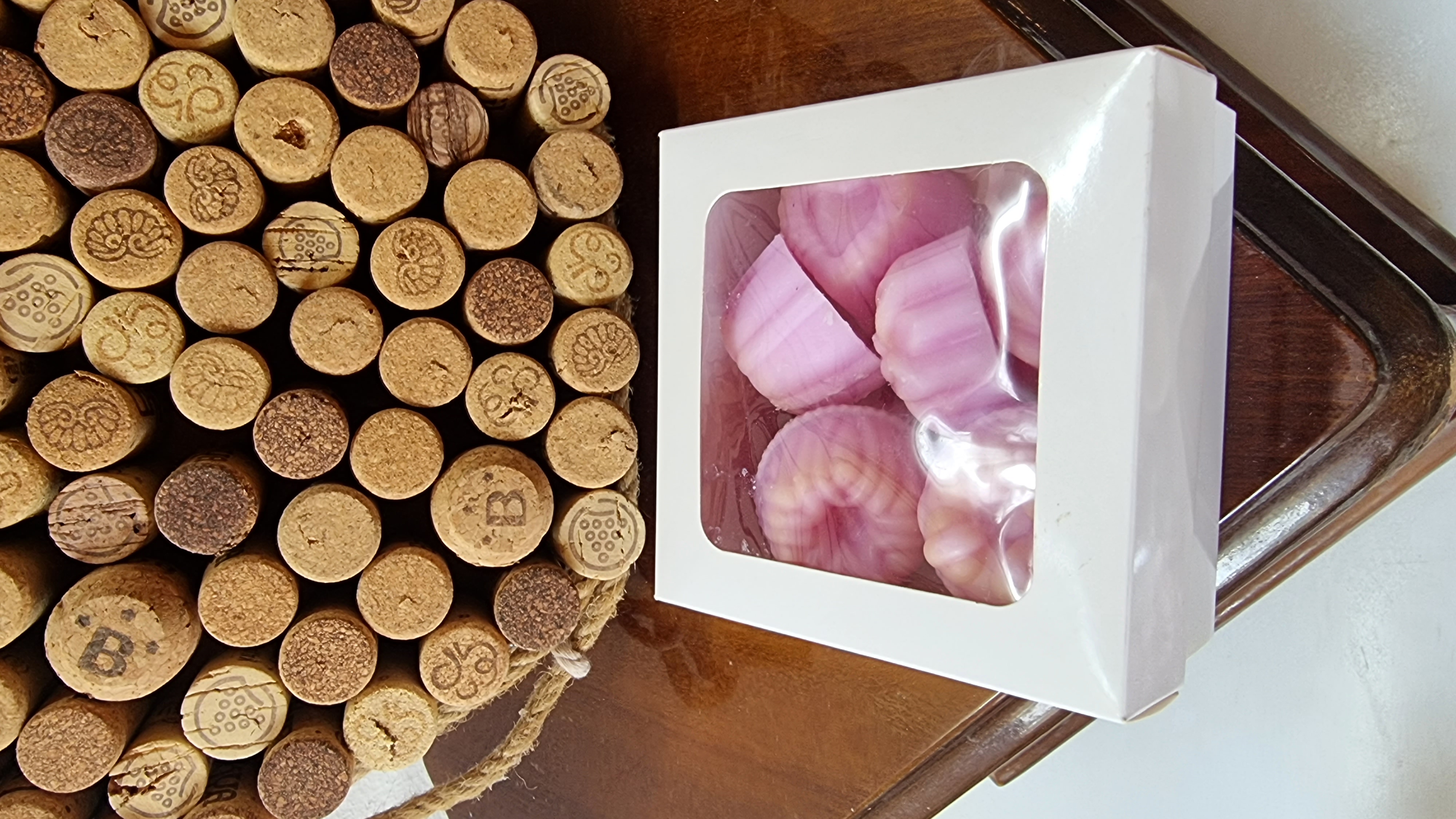 Wax melts with mora-mora scent