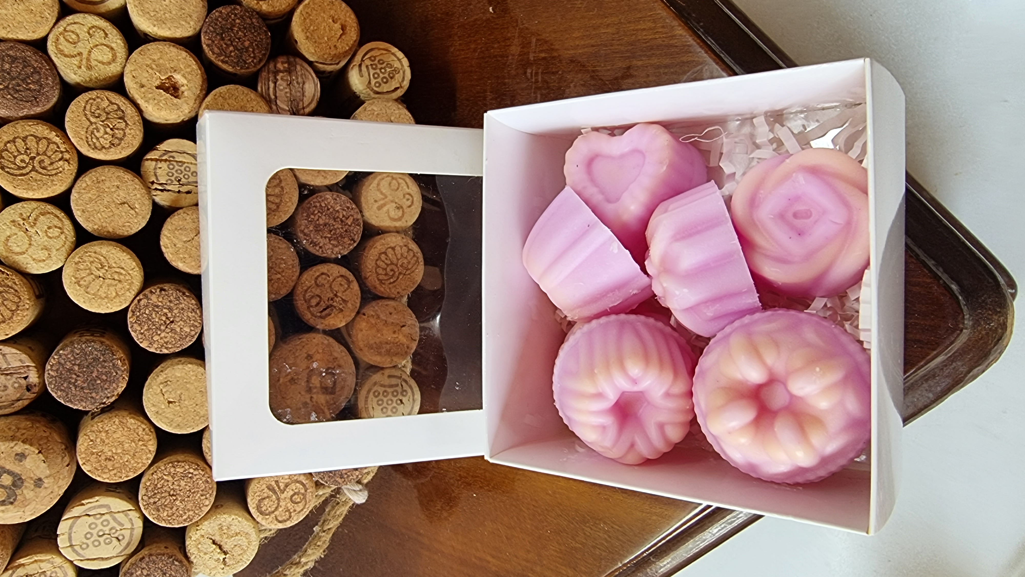 Wax melts with mora-mora scent