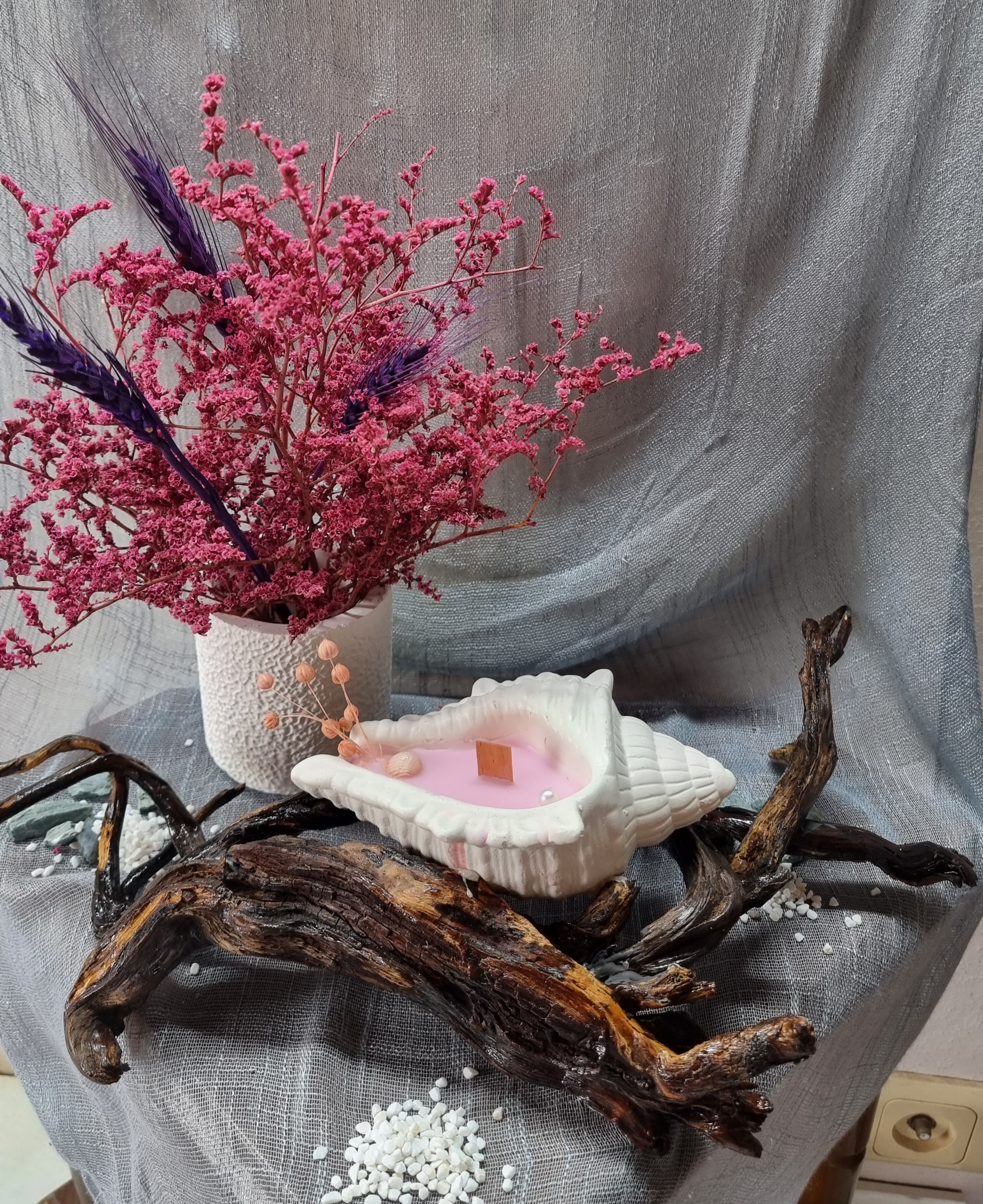 Big handmade seashell on wooden base (fruity scent) 