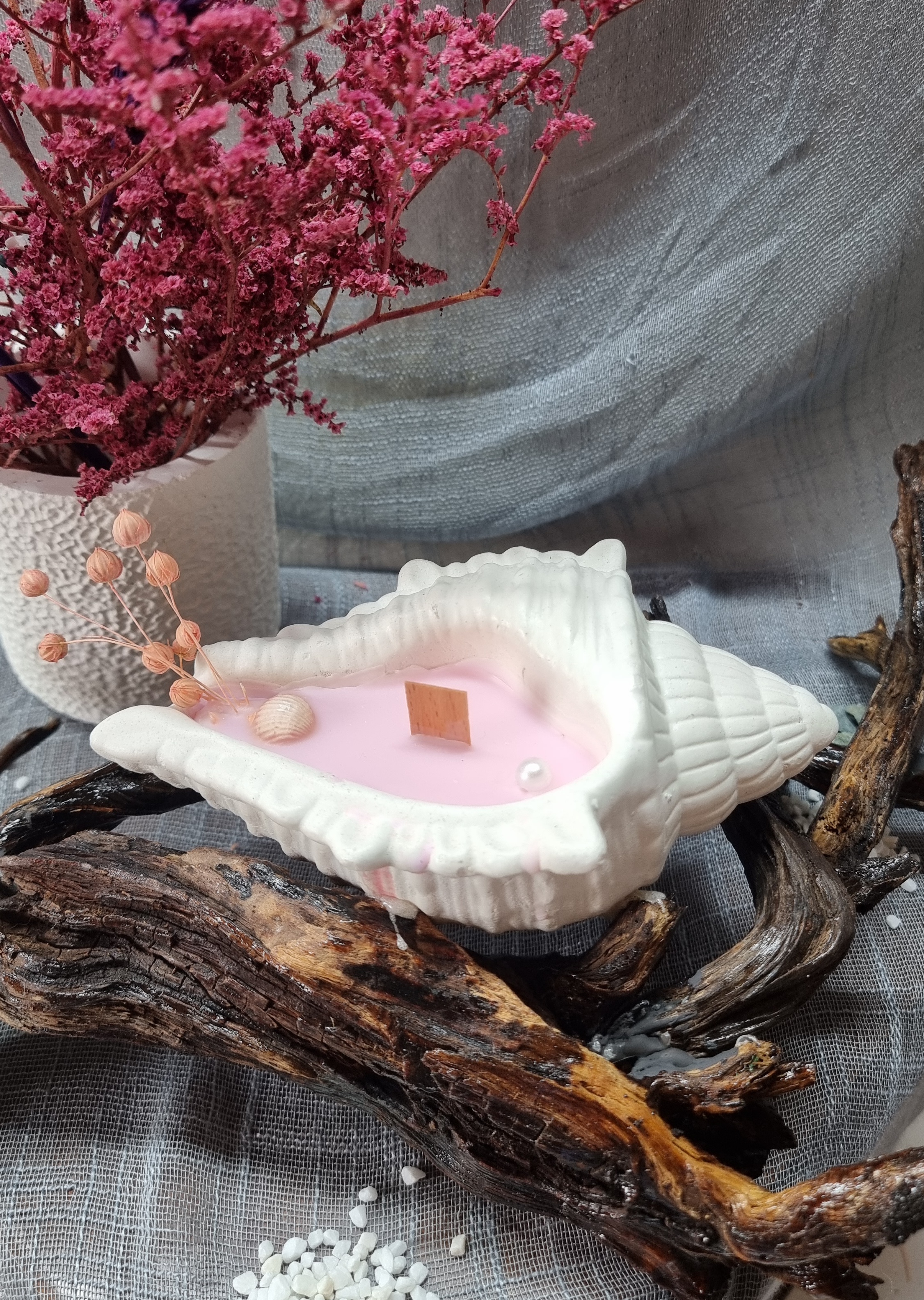 Big handmade seashell on wooden base (fruity scent)
