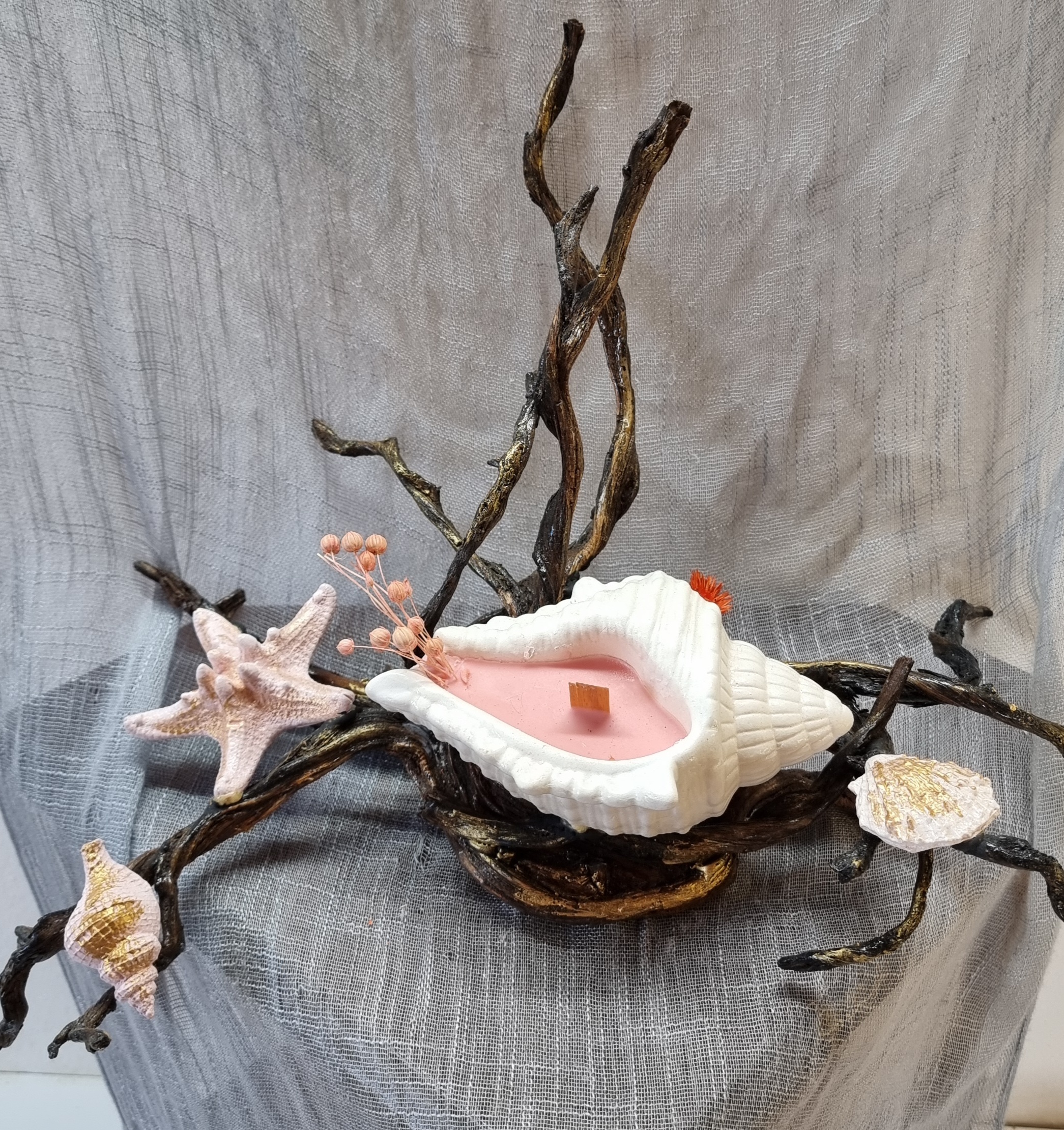 Big handmade seashell on wooden base (fruity scent)