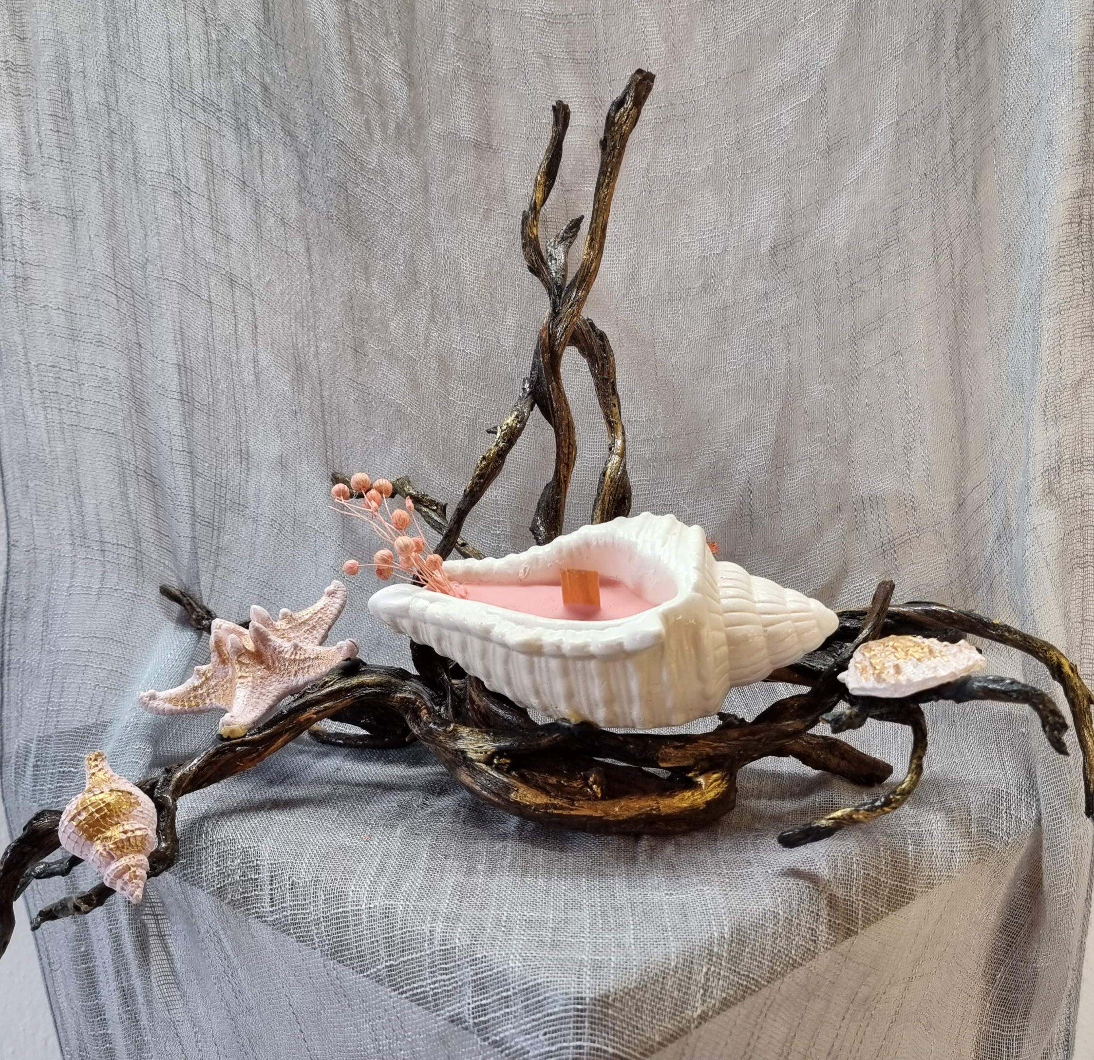 Big handmade seashell on wooden base (fruity scent) 
