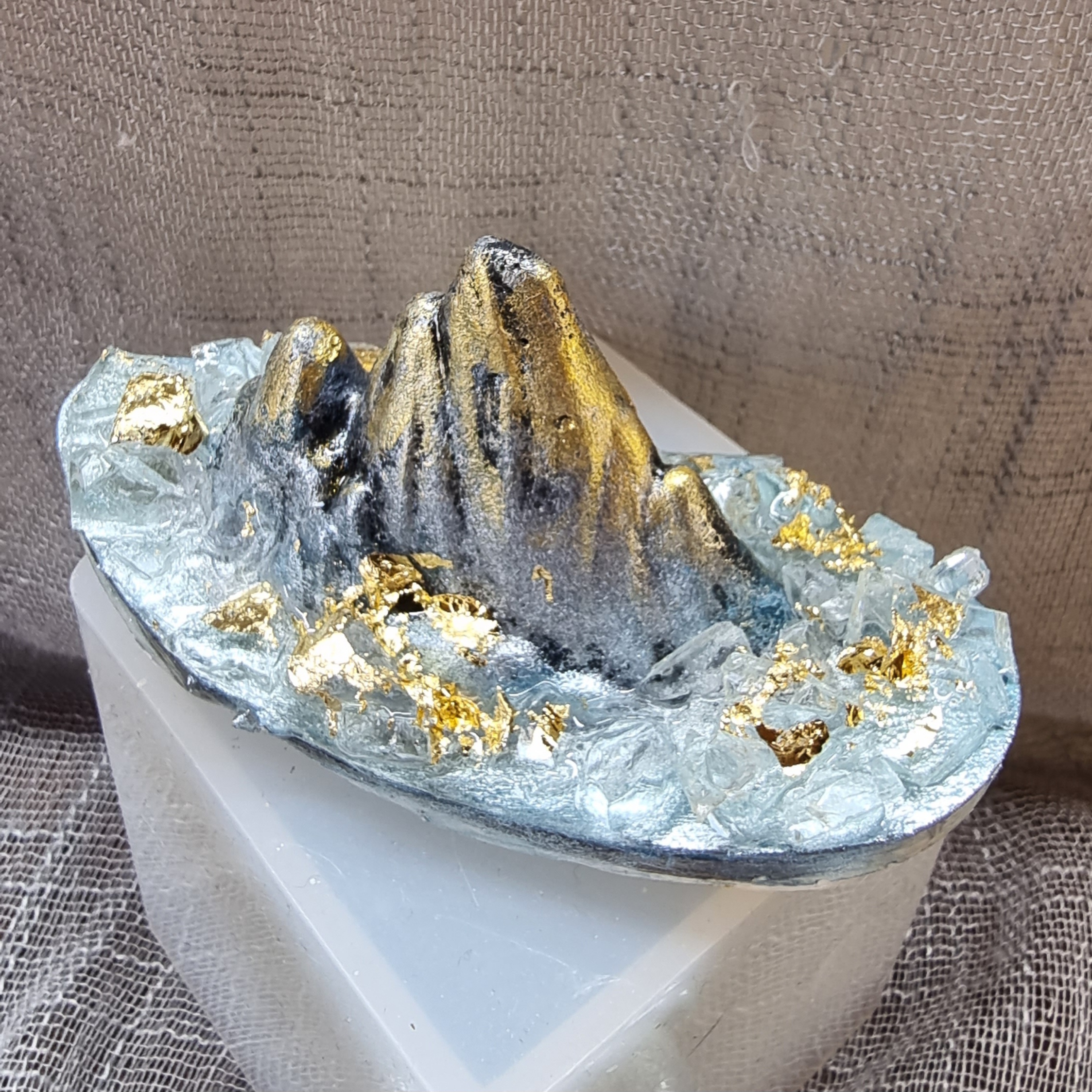 Blue whale with pink wax (mora-mora scent) 