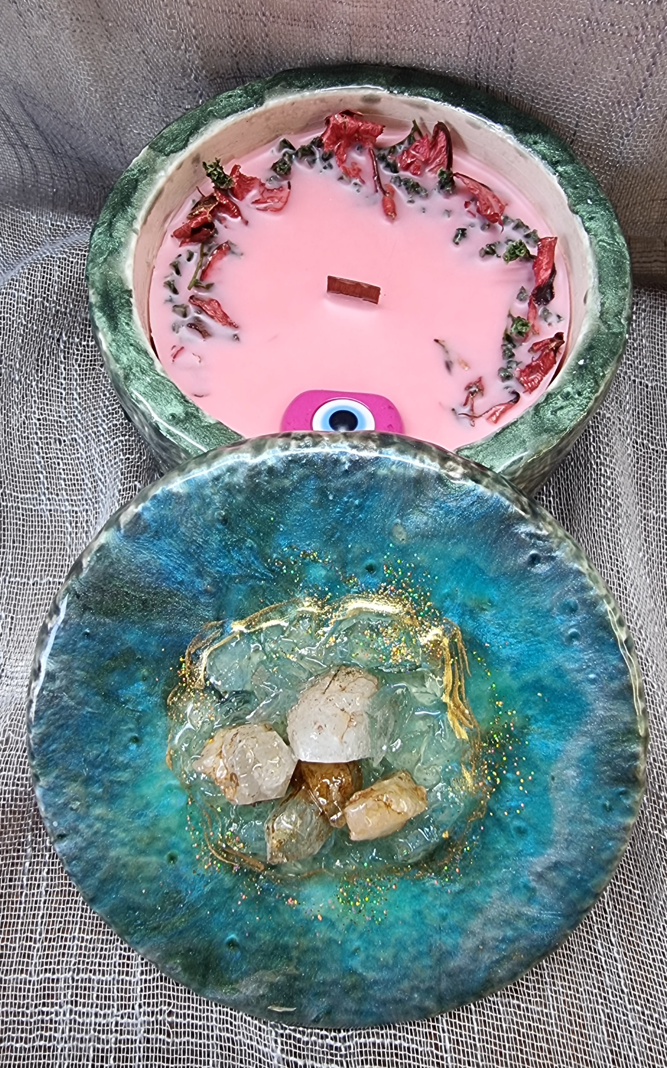 The Malachite Casket with pink wax (mora-mora scent) 