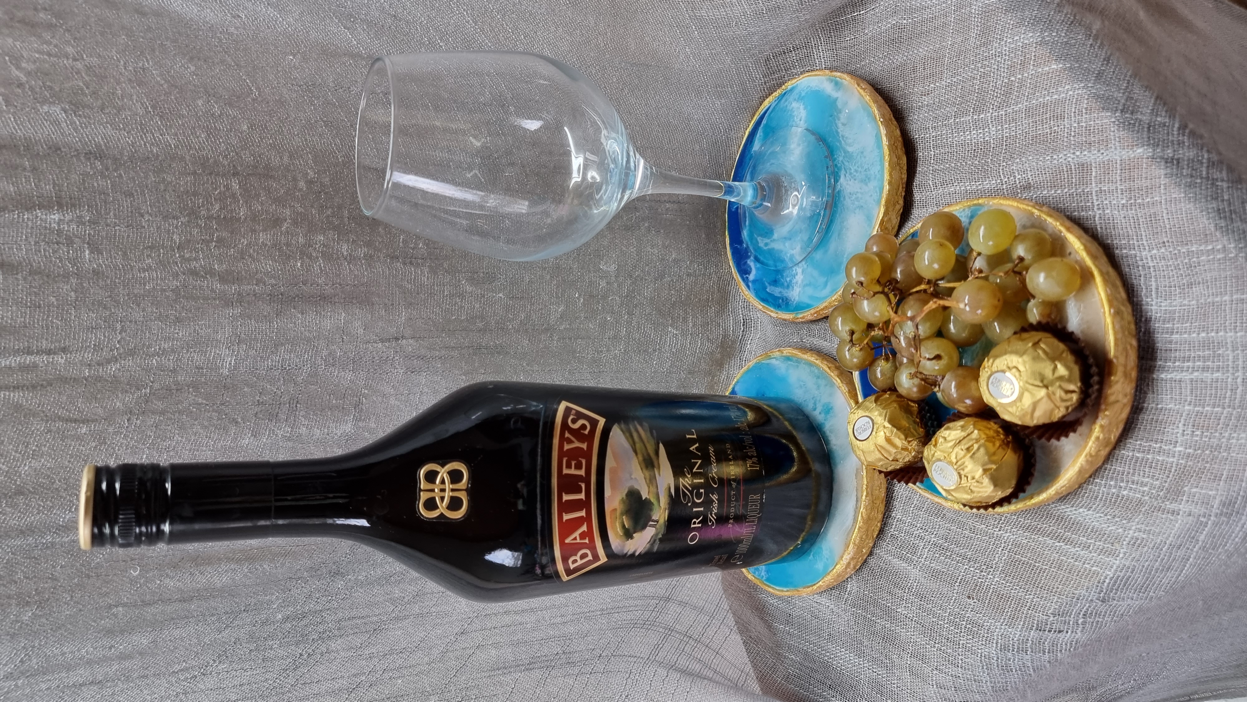 Set of 3 epoxy-resin coated coasters for wine glasses or tea cups