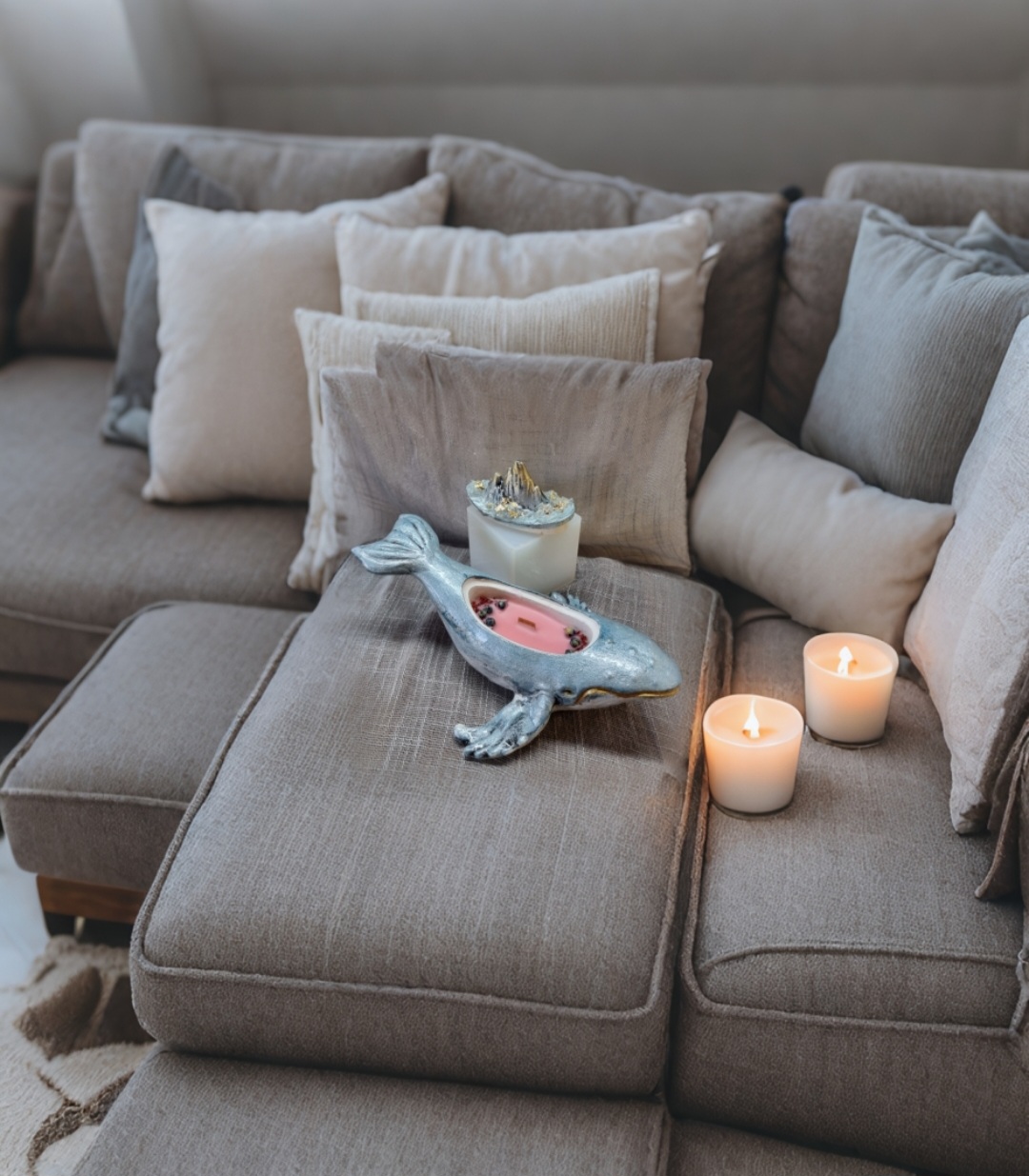 Blue whale with pink wax (mora-mora scent) 