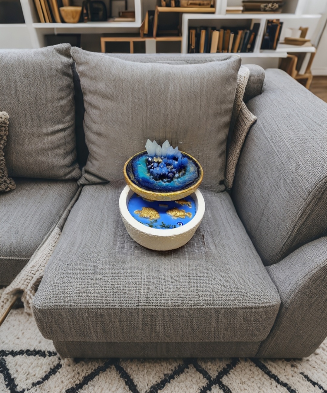 Big-size scented candle with special epoxy-resin coated luminescent lid