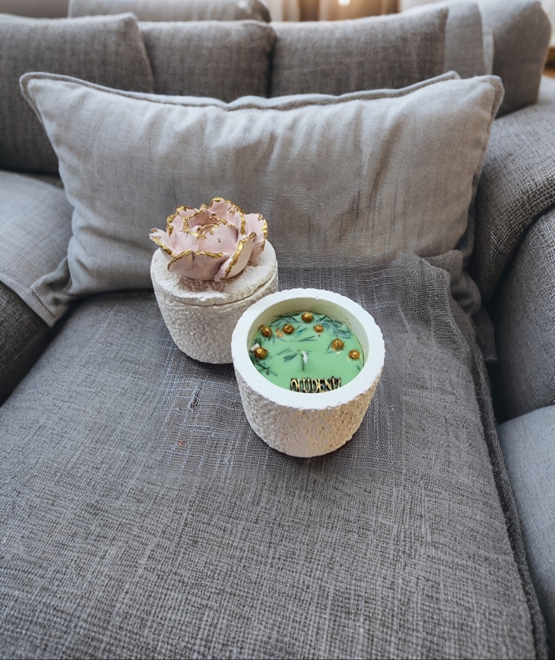 Pine scented round candle (medium-size)