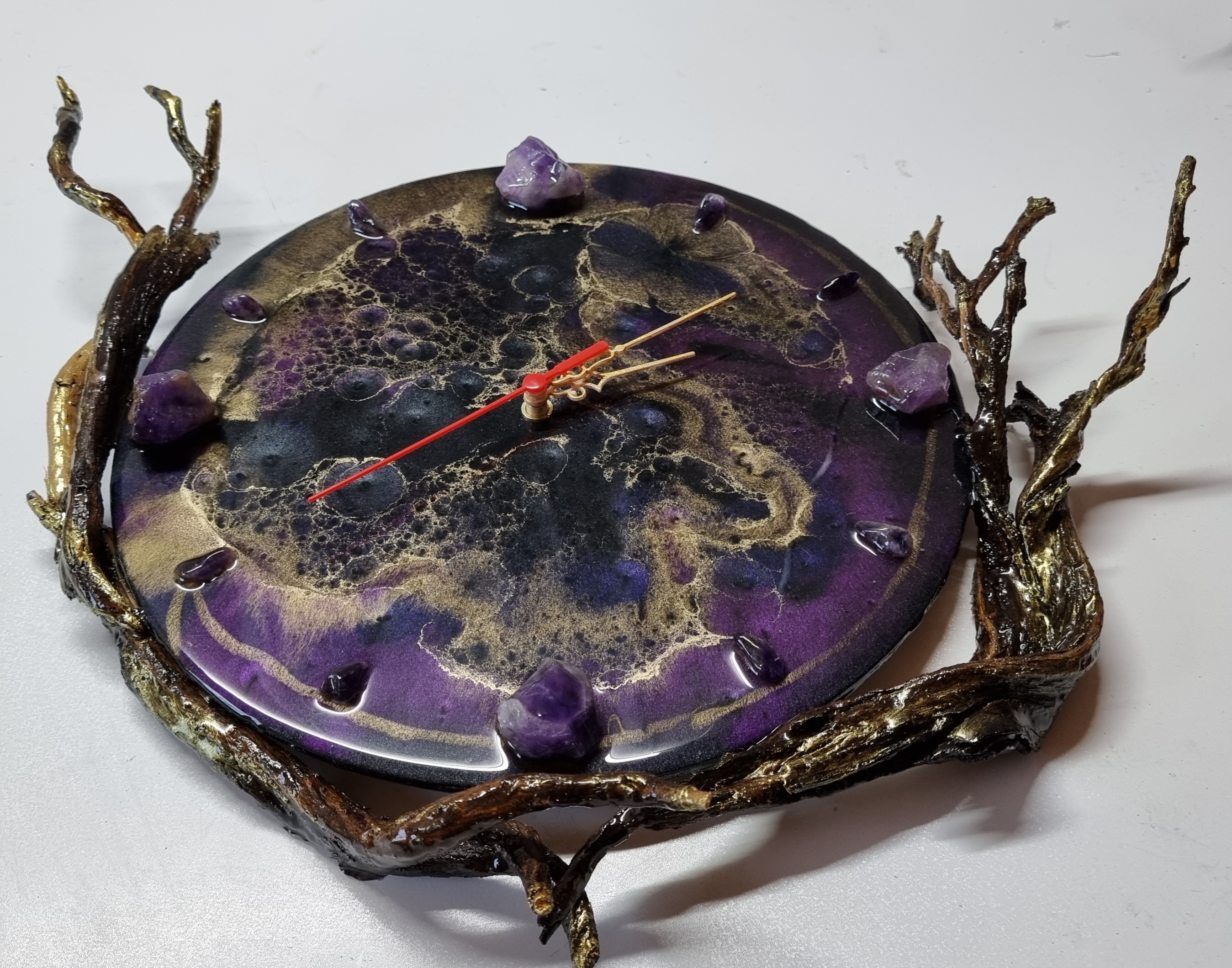 Designer-made one-of-a-kind epoxy-resin coated wall clock adorned with natural amethysts. Diameter: 30 cm.