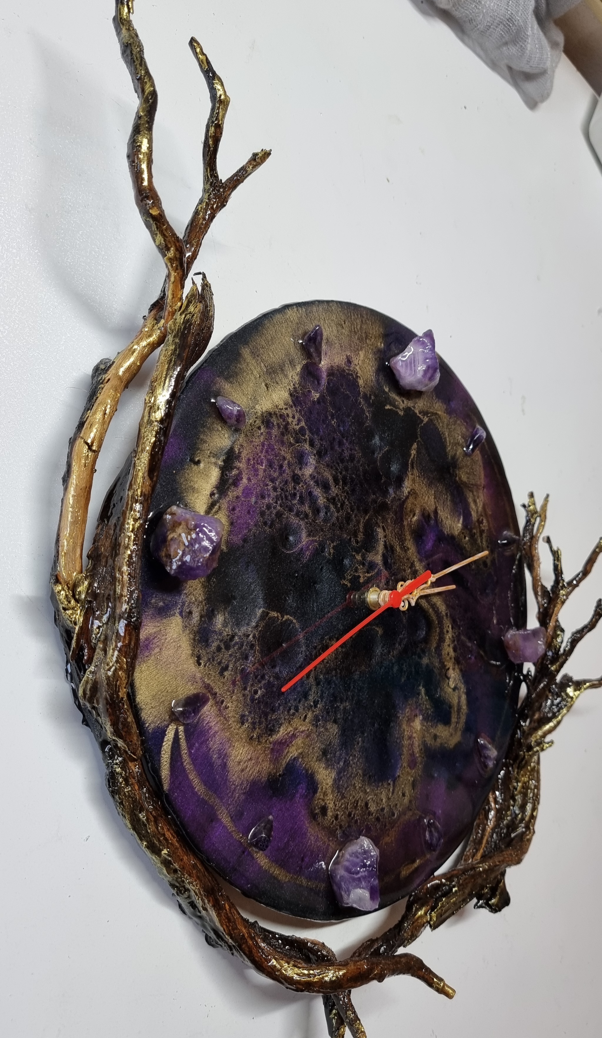 Designer-made one-of-a-kind epoxy-resin coated wall clock adorned with natural amethysts. Diameter: 30 cm.