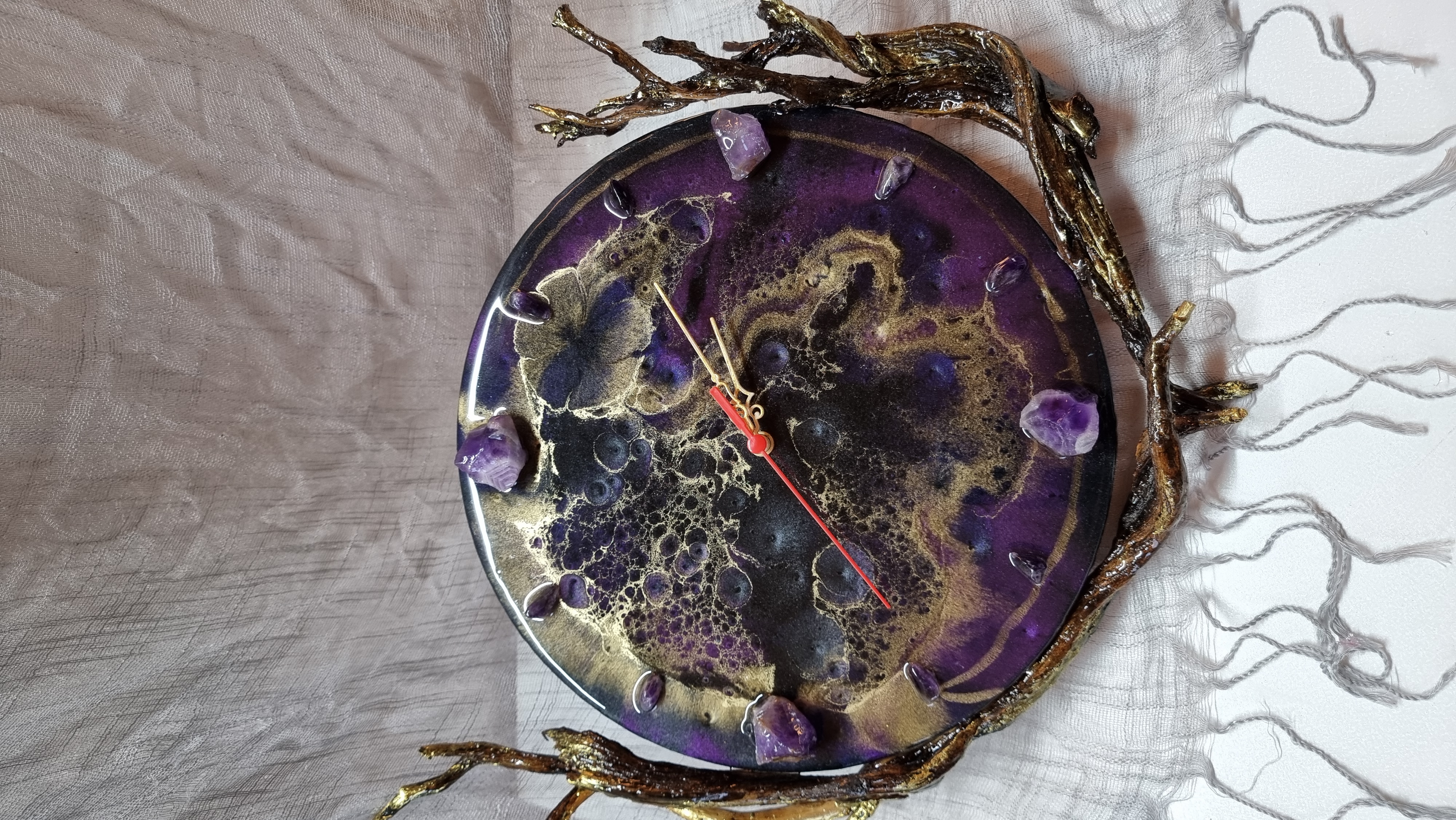 Designer-made one-of-a-kind epoxy-resin coated wall clock adorned with natural amethysts. Diameter: 30 cm.