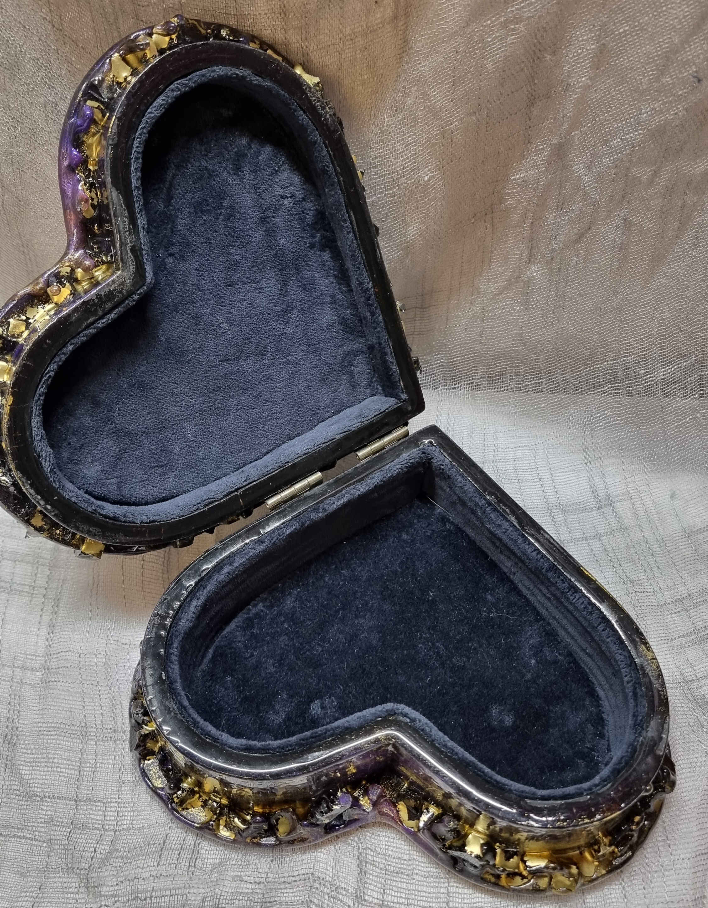 Heart-shaped dark-purple-coloured epoxy-resin coated jewelry box adorned with natural amethysts