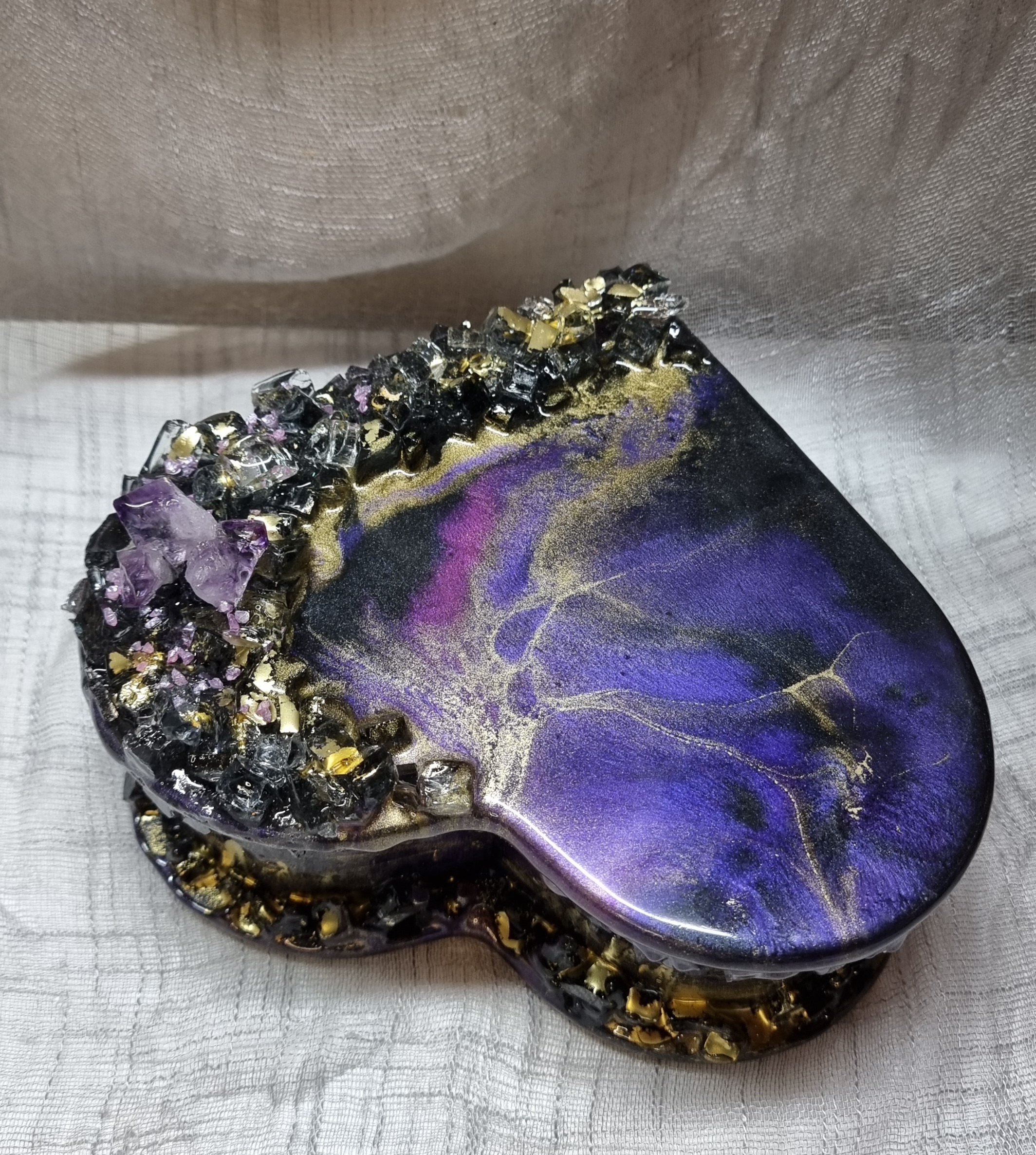 Heart-shaped dark-purple-coloured epoxy-resin coated jewelry box adorned with natural amethysts