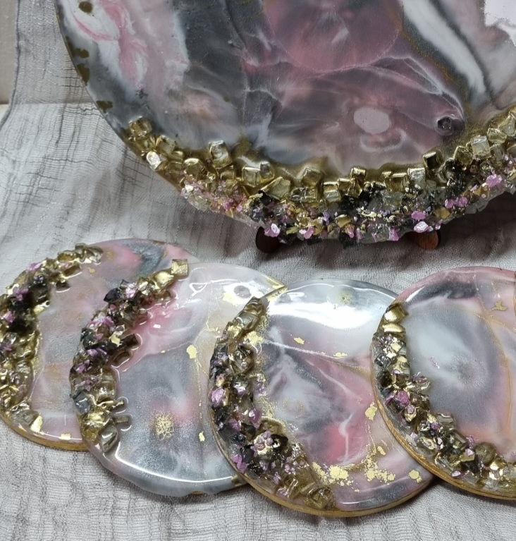 Set of epoxy-resin coated articles: tray with 5 coasters